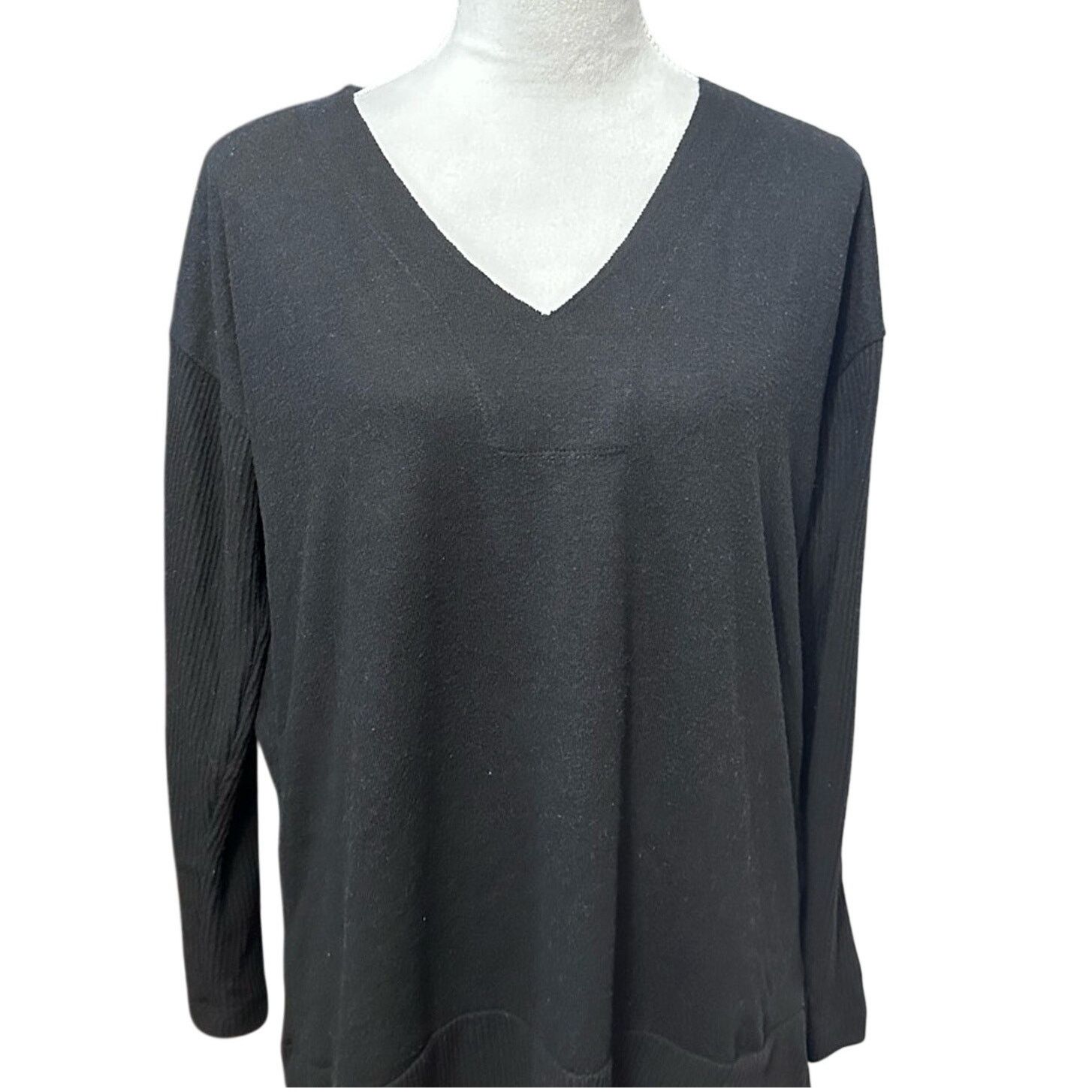 Vince Camuto Vince Camuto Casual Top Black Long Sleeve V Neck Knit M New Size M / US 6-8 / IT 42-44 - 2 Thumbnail