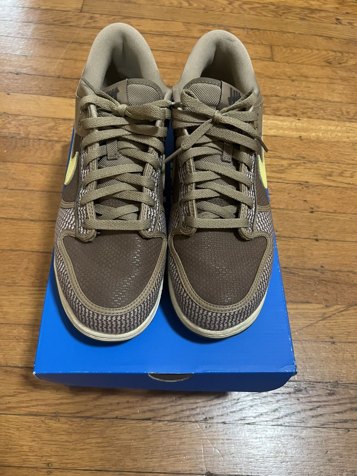 Nike × Undefeated Undefeated x Dunk Low SP ‘Canteen’ Size US 12 / EU 45 - 2 Thumbnail