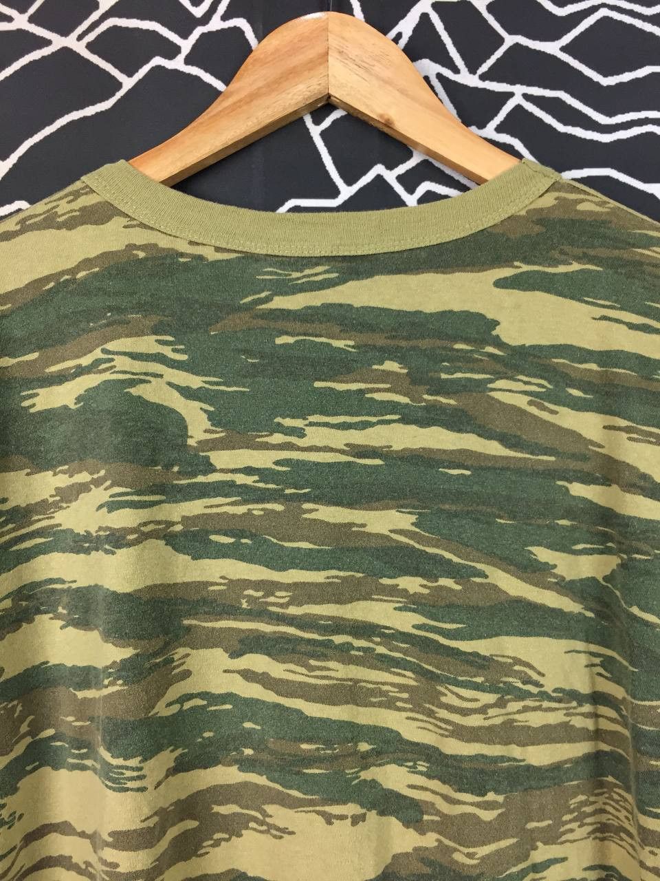 Vintage Vtg Tiger Stripe Camouflage Military Style Boxy Fit Tee Size US XL / EU 56 / 4 - 7 Thumbnail