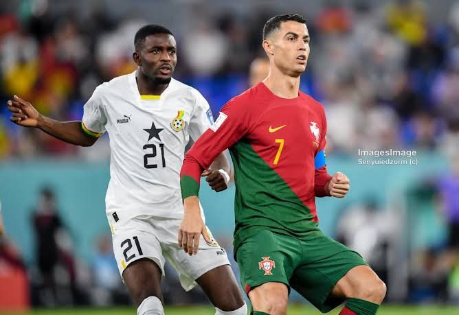 Nike Portugal WC2022 L/S player issue home shirt #7 Ronaldo Size US XL / EU 56 / 4 - 12 Thumbnail