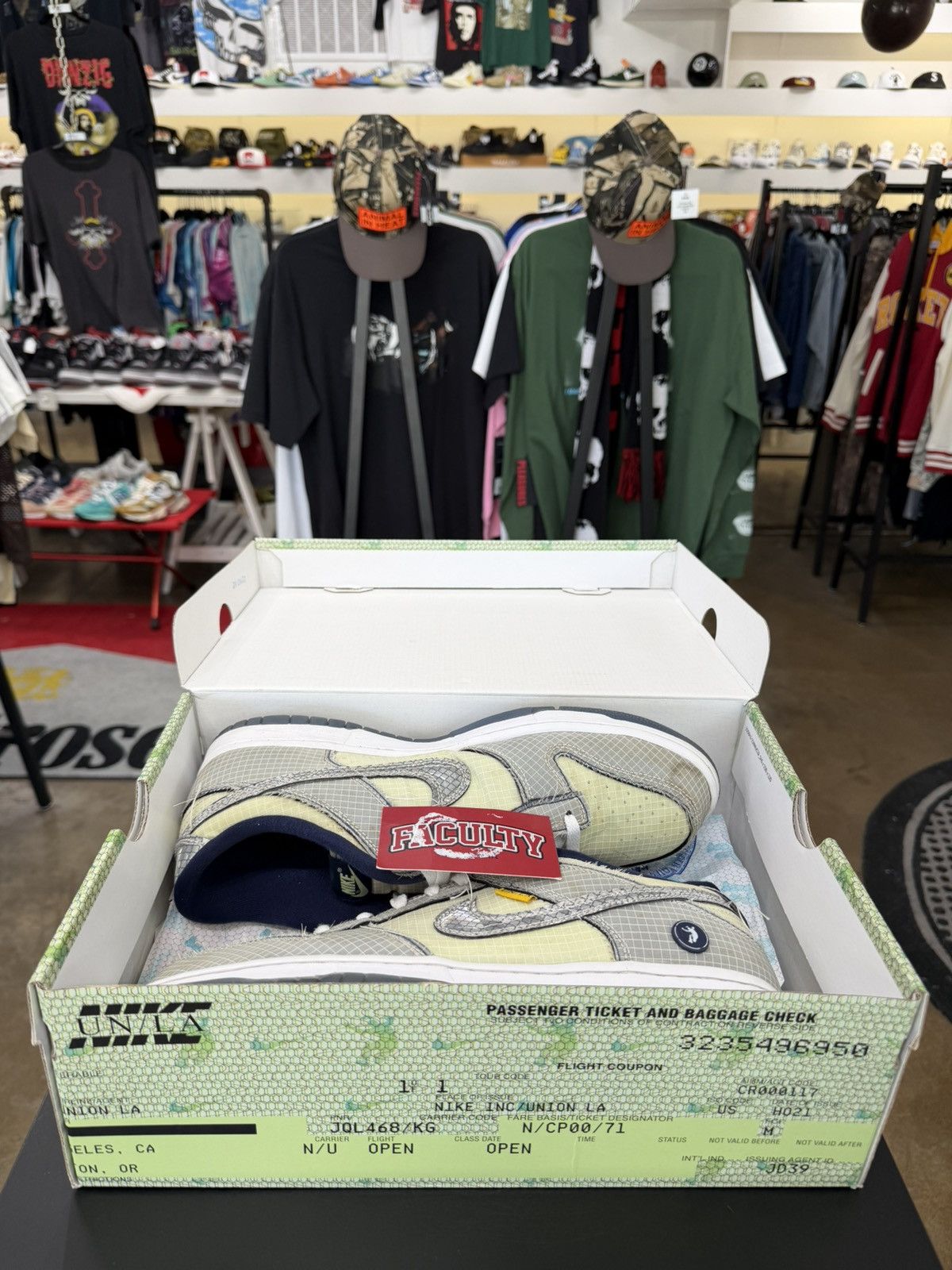 Nike Nike Dunk Low Union Passport Pack Pistachio Size 11 (2022) Size US 11 / EU 44 - 11 Thumbnail