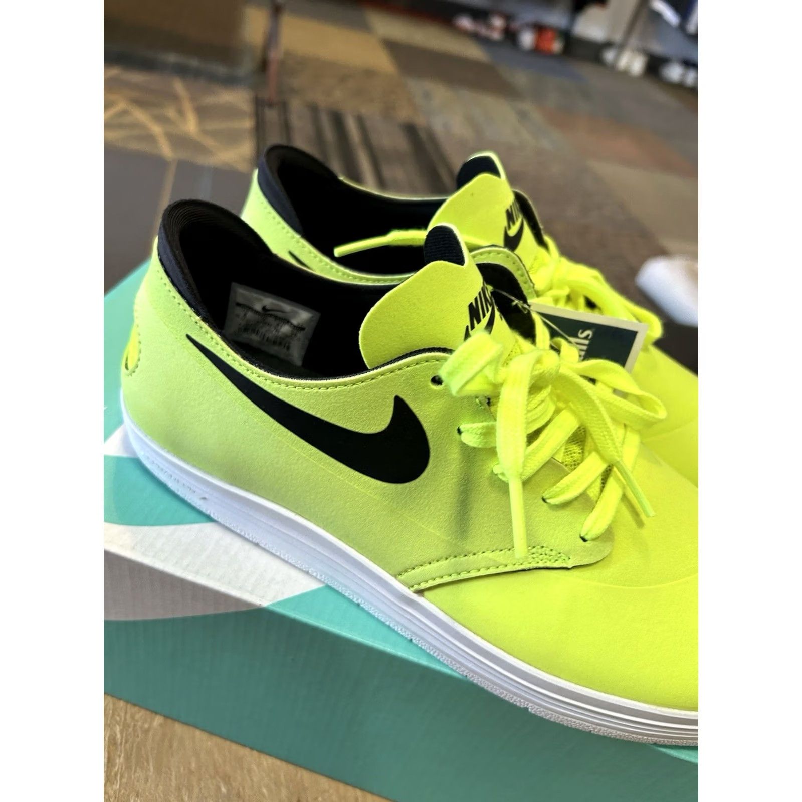 Vintage Nike SB Lunar Oneshot Volt/Black Sneaker 631044-700 US Men’s 8 DS Brand New In Box With Marks As Is Size US 7 / EU 40 - 3 Thumbnail
