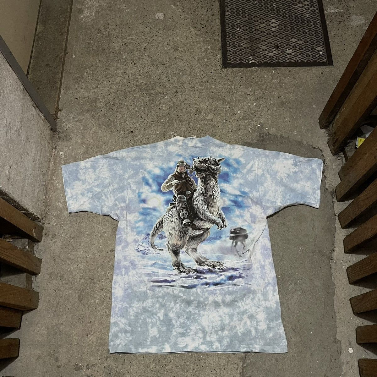Liquid Blue × Vintage Liquid Blue Star Wars 1997 Empire Strikes Back Size US L / EU 52-54 / 3 - 2 Thumbnail