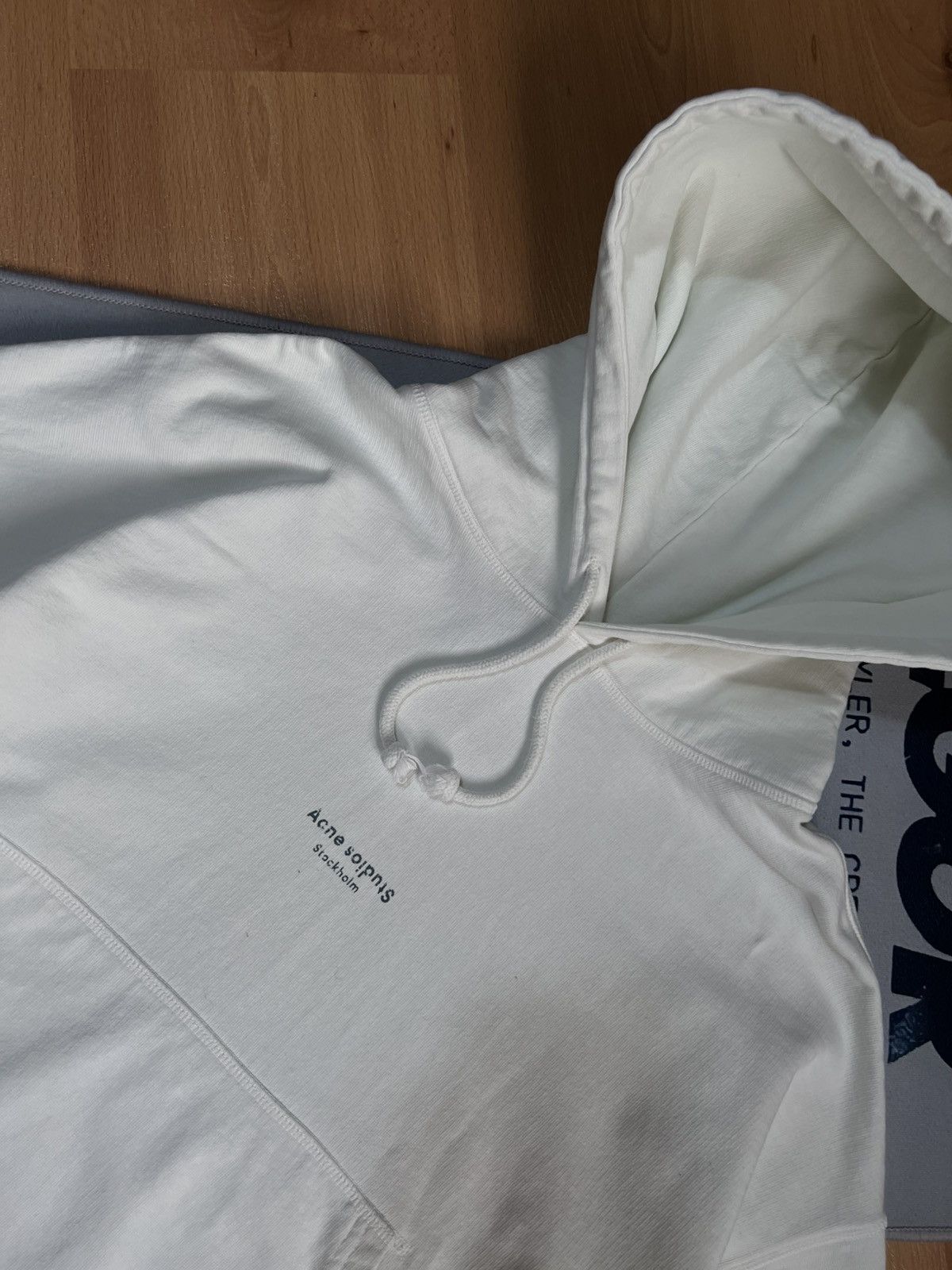 Acne Studios Acne Studios Stamp logo cropped boxy white hoodie XS-S Size US XS / EU 42 / 0 - 4 Thumbnail