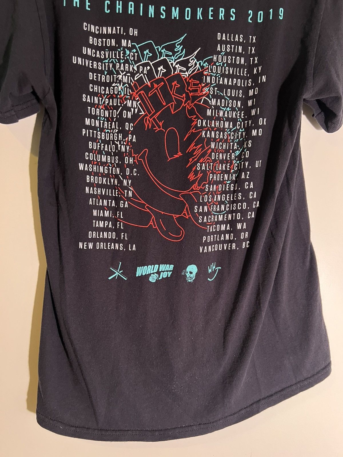 Band Tees 2019 The Chainsmokers WWJ EDM Rave Electronic Tour T Shirt Size US M / EU 48-50 / 2 - 6 Thumbnail