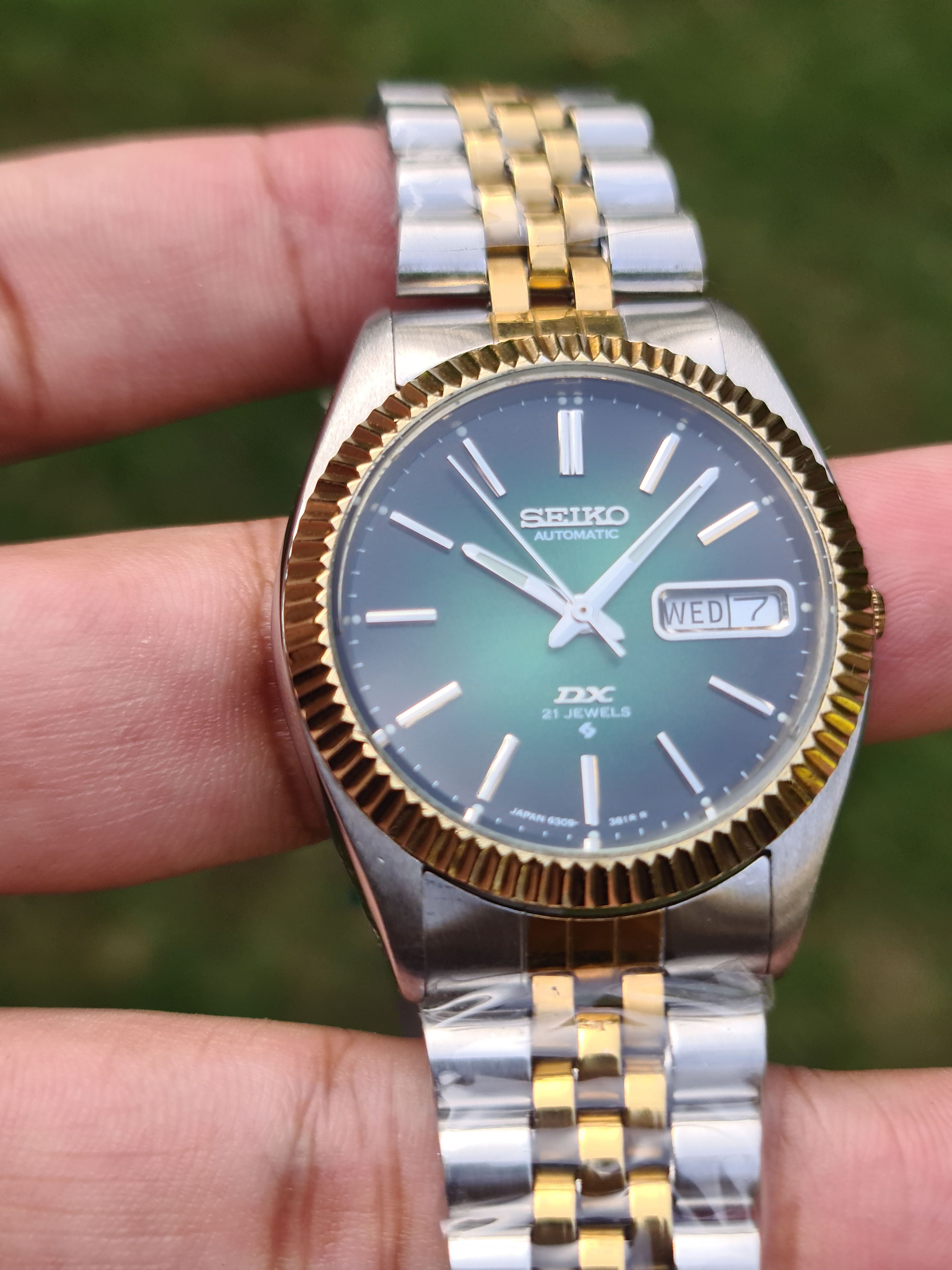 Japanese Brand Seiko DX Automatic Fluted Bazel Day/Date Japan Size 36 - 12 Thumbnail