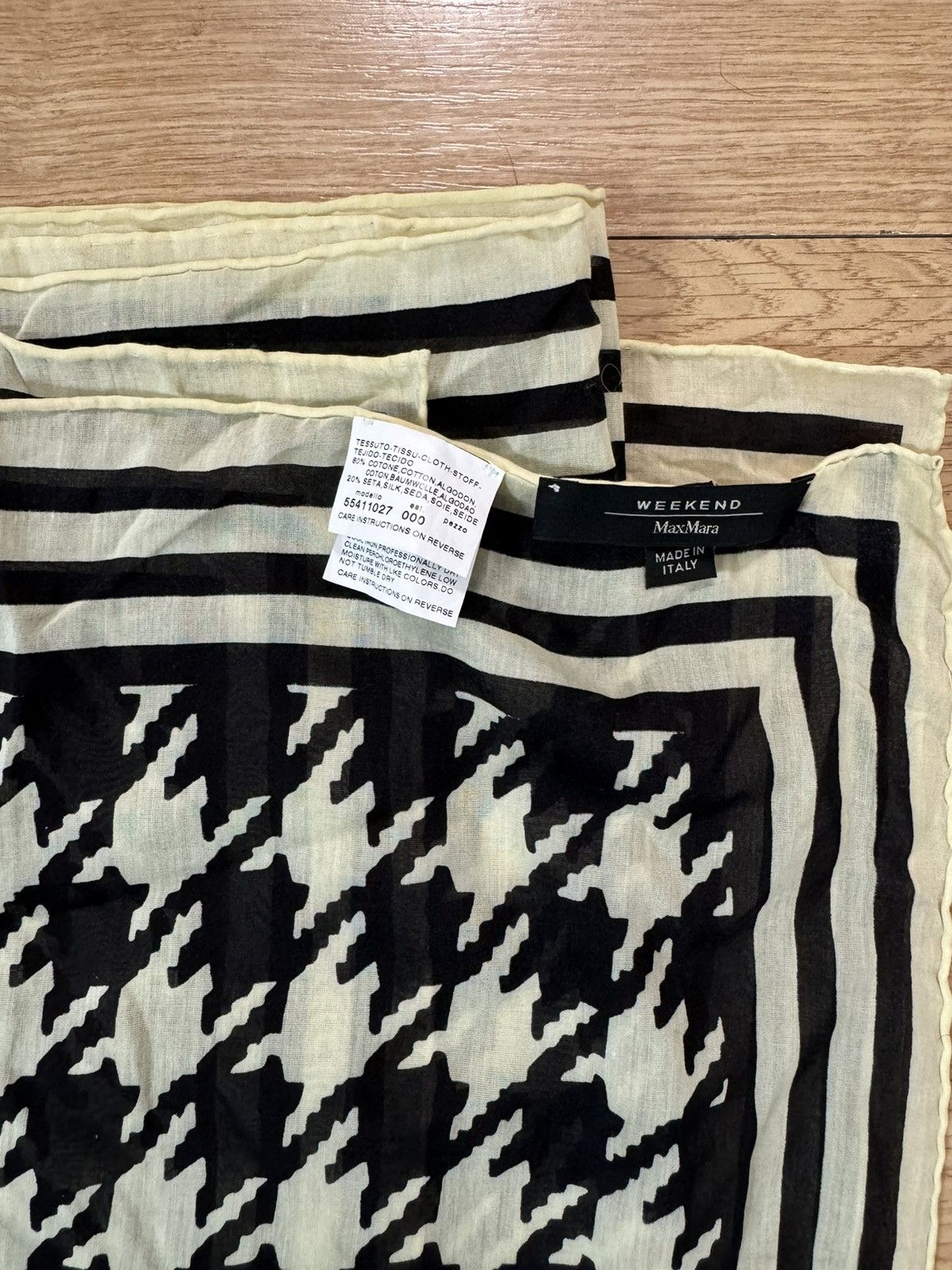 Weekend Max Mara Max Mara the weekend MaxMara big silk scarf monogram Size ONE SIZE - 13 Thumbnail