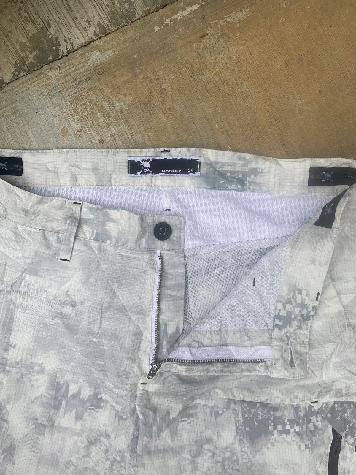 Oakley Oakley Printed Shorts Size US 33 - 4 Thumbnail