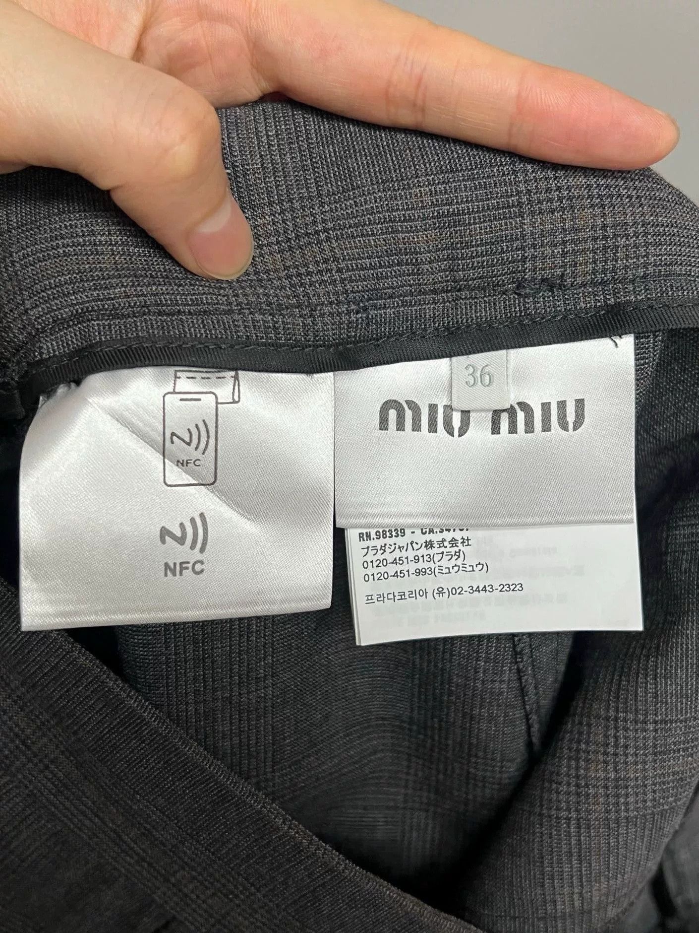 Miu Miu Miu Miu Gray Plaid Patch Logo Pleated Skirt Size ONE SIZE - 4 Thumbnail