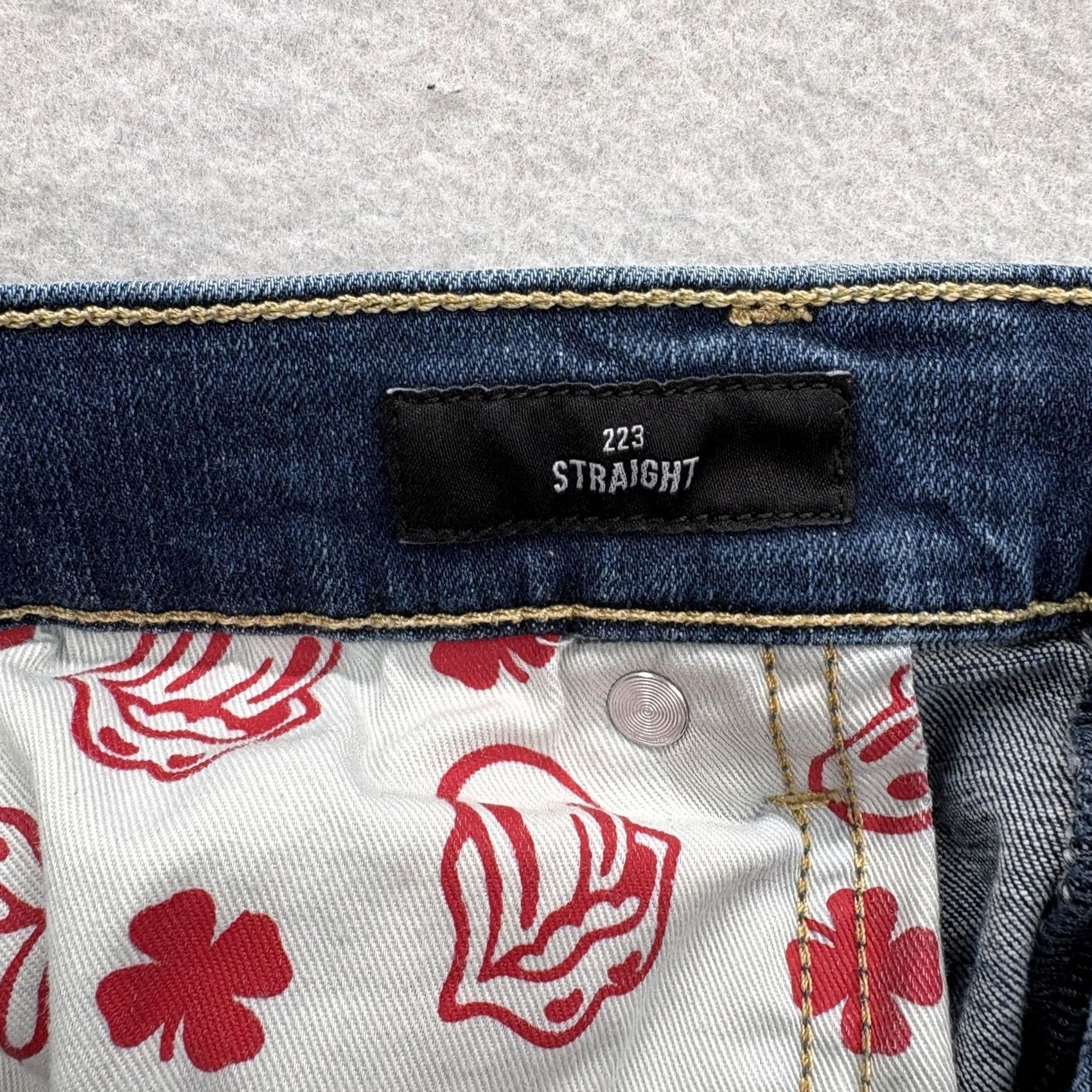 Lucky Brand Lucky Brand Rolling Stones 223 Straight Jeans Mens 38x32 Blue Denim Stretch Distressed Pockets Cotton Viscose Zip Regular Vintage: No Size US 38 / EU 54 - 5 Thumbnail