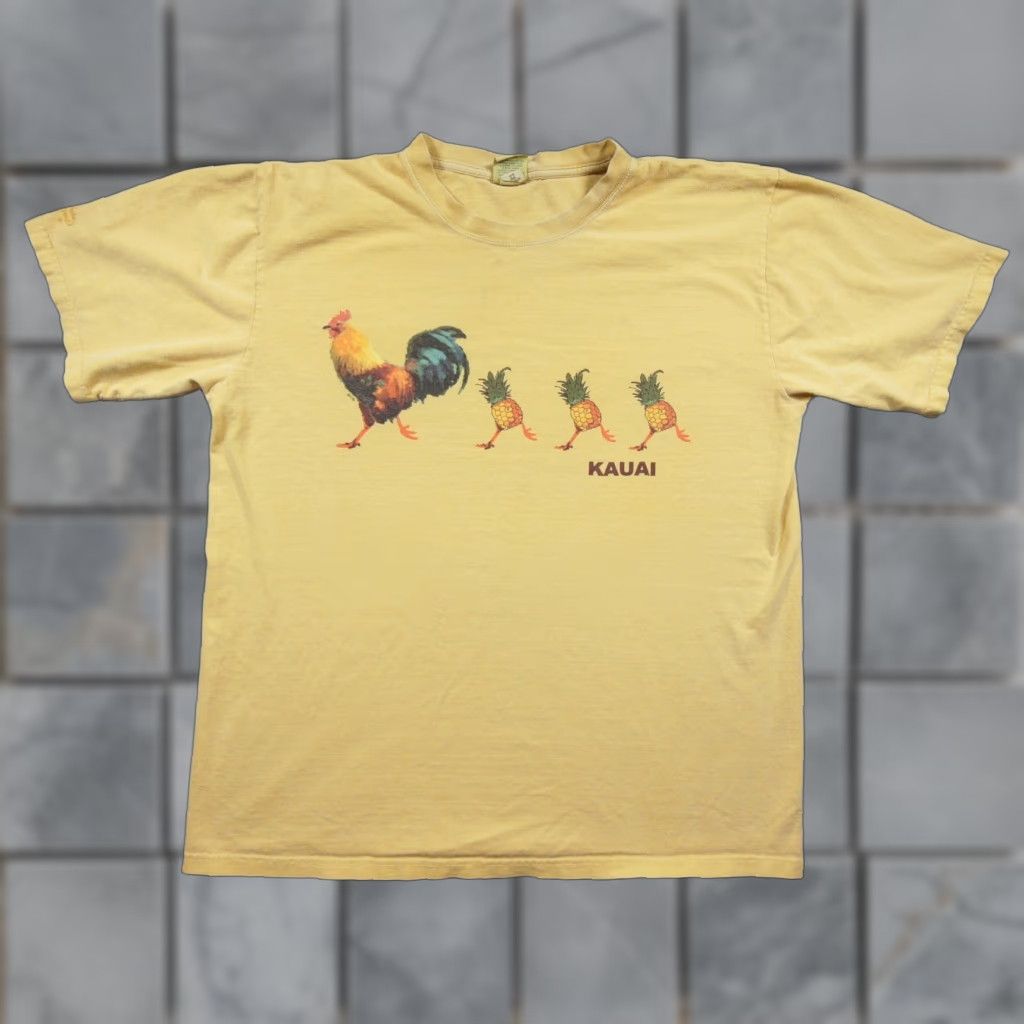 Vintage Crazy Shirts Mens L Yellow Hawaii Hakuai Graphic Tee Chicken Pineapple Adult Shirt Size US L / EU 52-54 / 3 - 1 Thumbnail