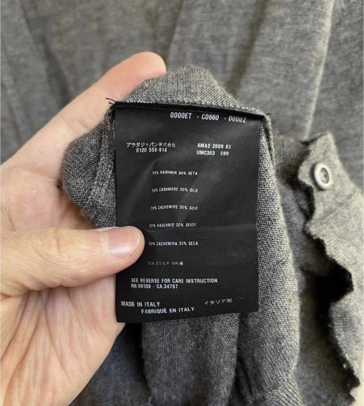 Prada PRADA 2009 Cashmere Gray Cardigan Wool Silk runway sweater Size US M / EU 48-50 / 2 - 3 Thumbnail