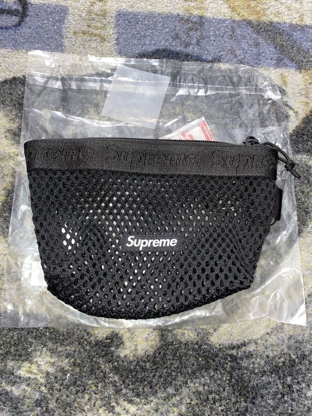SUPREME Mesh Mini Pouch Supreme Mesh Mini Pouch Black - SS25 - US
