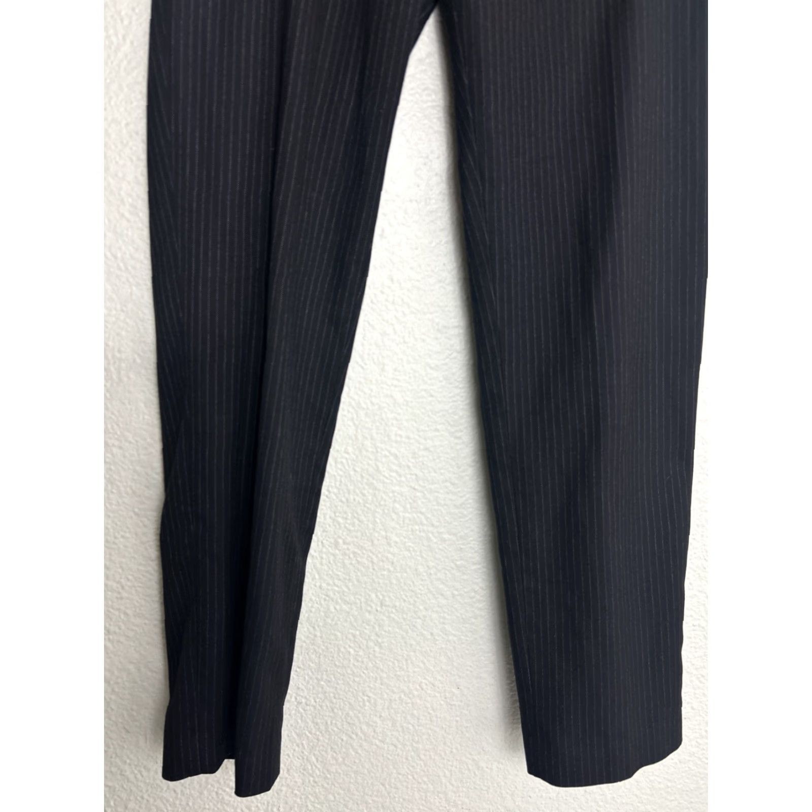 Uniqlo Uniqlo Pants Dress Pants Womens Small Black Pinstripe Polyester Elastane Viscose 26x27 Ladies Size 28" / US 6 / IT 42 - 2 Thumbnail