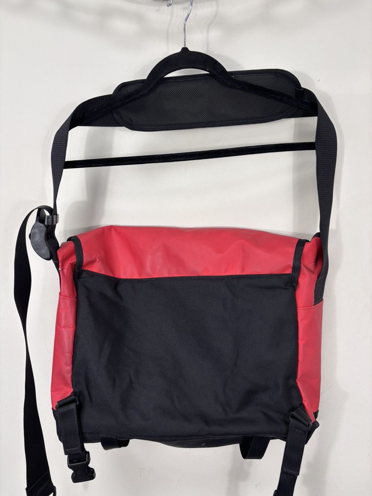 The North Face The North Face Base Camp Voyager Messenger Bag Red Outdoor Size ONE SIZE - 20 Thumbnail