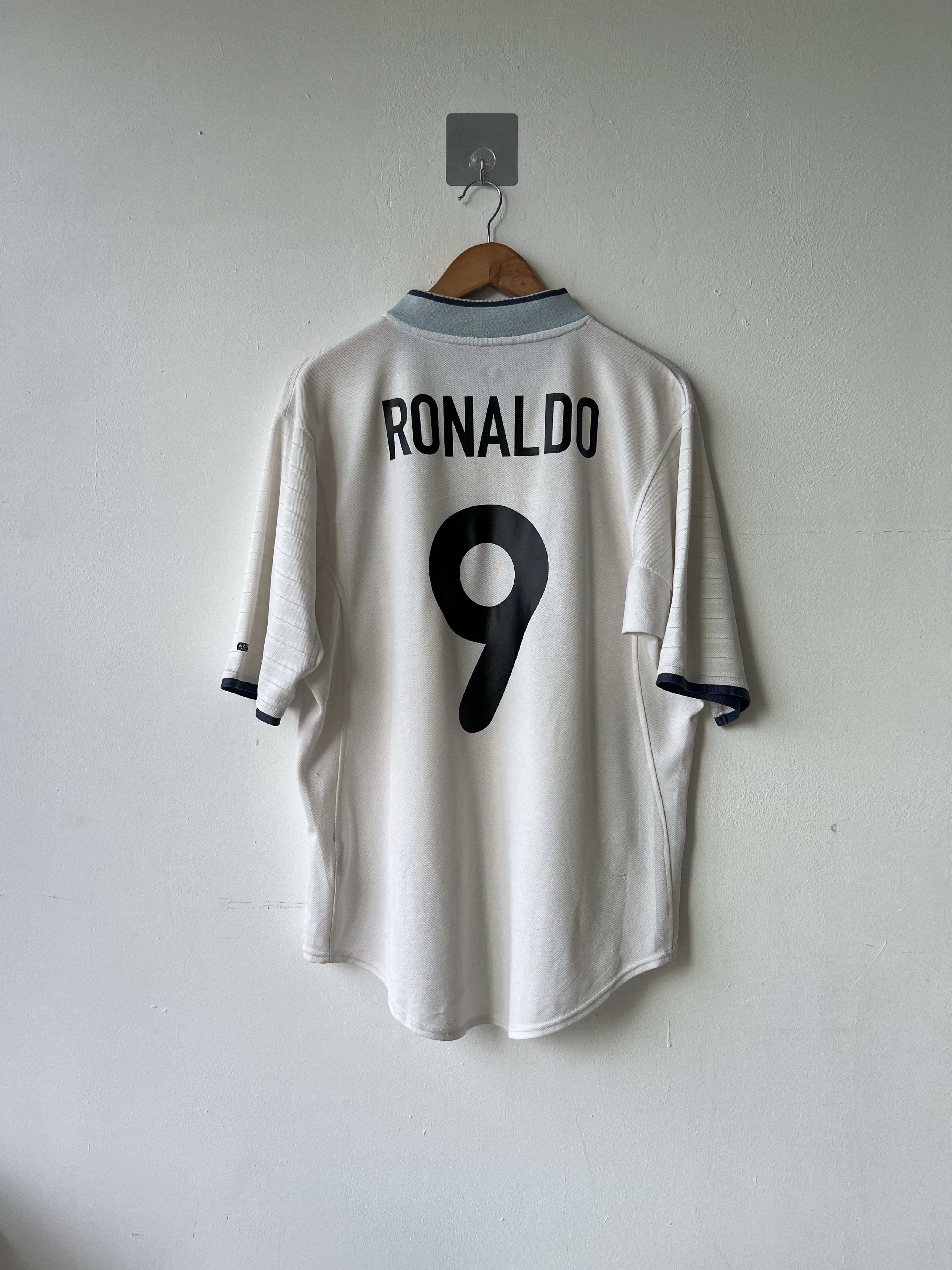 Nike (L) Inter Milan 2000-01 Away Shirt Ronaldo #9 Kit Size US L / EU 52-54 / 3 - 1 Thumbnail