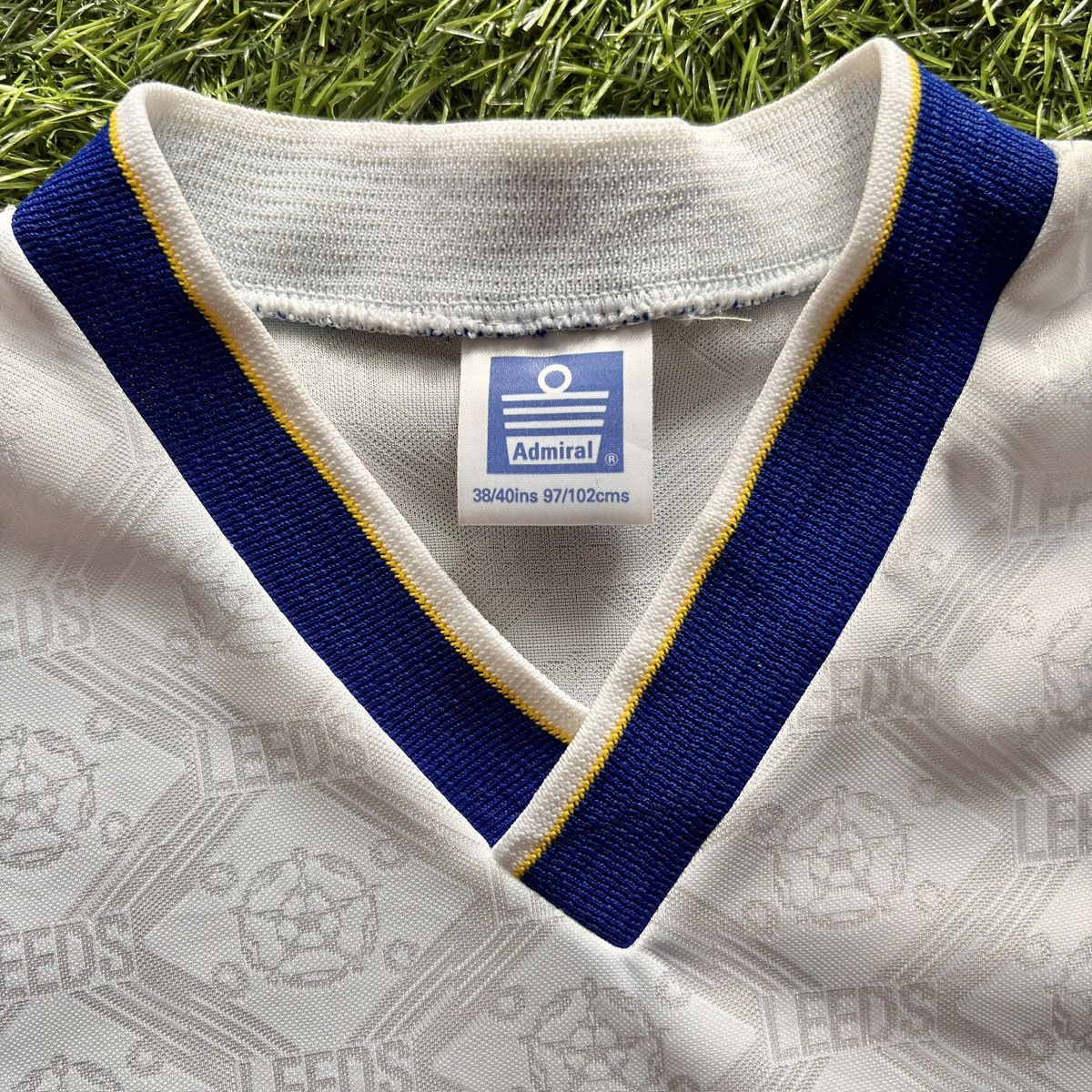 Vintage Leeds United Home 1992-93 Cantona #7 Soccer Jersey Size US M / EU 48-50 / 2 - 5 Thumbnail