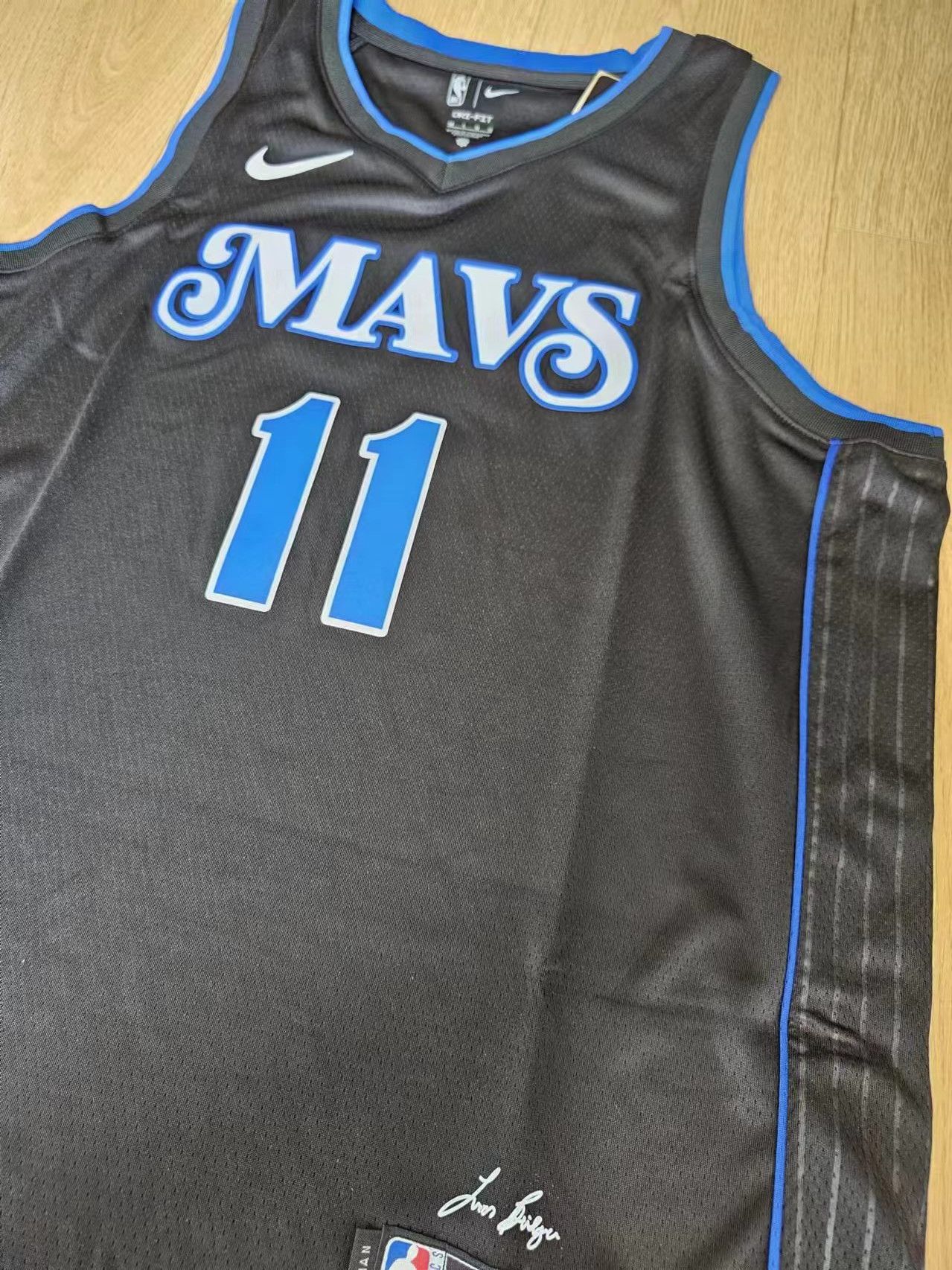 NBA Dallas Mavericks #11 Kyrie Irving Jersey Size US L / EU 52-54 / 3 - 4 Thumbnail