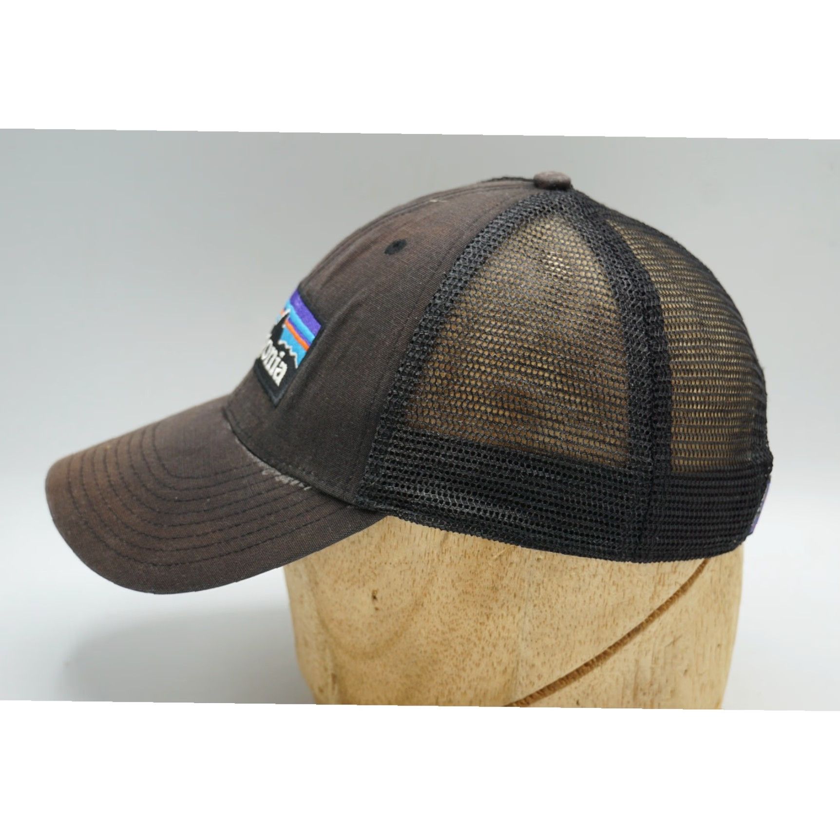 Patagonia VINTAGE Patagonia Men's P-6 Logo LoPro Trucker Hat Black Size ONE SIZE - 4 Thumbnail