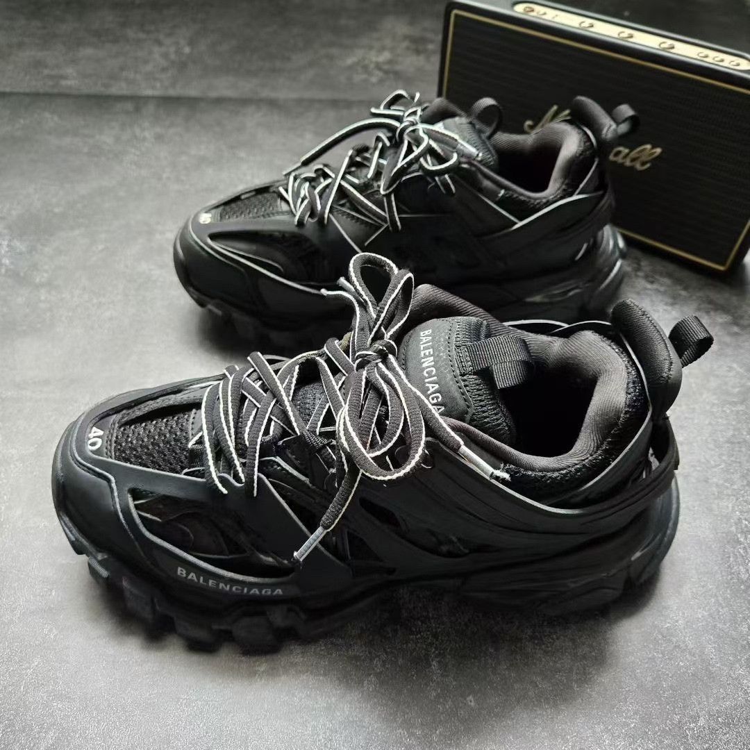 Balenciaga Balenciaga Gold Lowtop Sneakers 40 Men Size US 7.5 / EU 40-41 - 1 Thumbnail