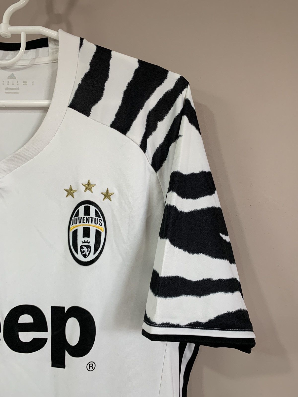 Adidas Juventus 2016 Third Football Shirt Adidas Soccer Jersey Sz M Size US M / EU 48-50 / 2 - 4 Thumbnail