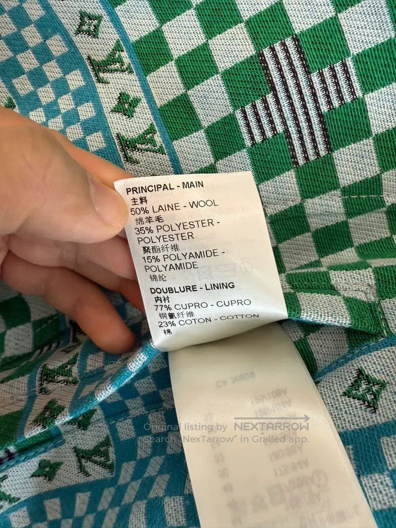 Louis Vuitton Louis Vuitton Full logo design jacket Size US M / EU 48-50 / 2 - 7 Thumbnail