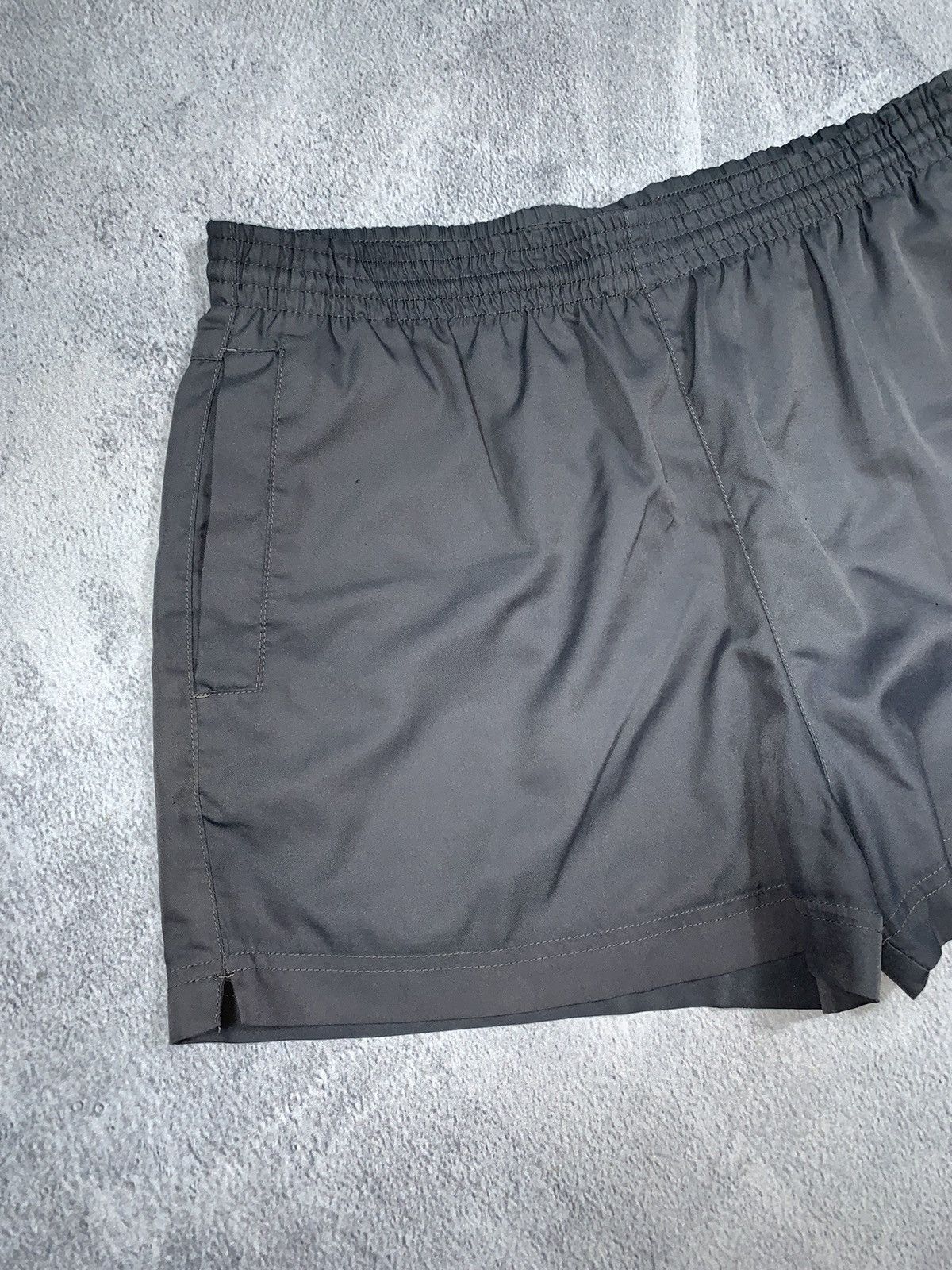 Adidas × Vintage Vintage Adidas shorts streetwear Y2K casual style size S Size US 30 / EU 46 - 2 Thumbnail