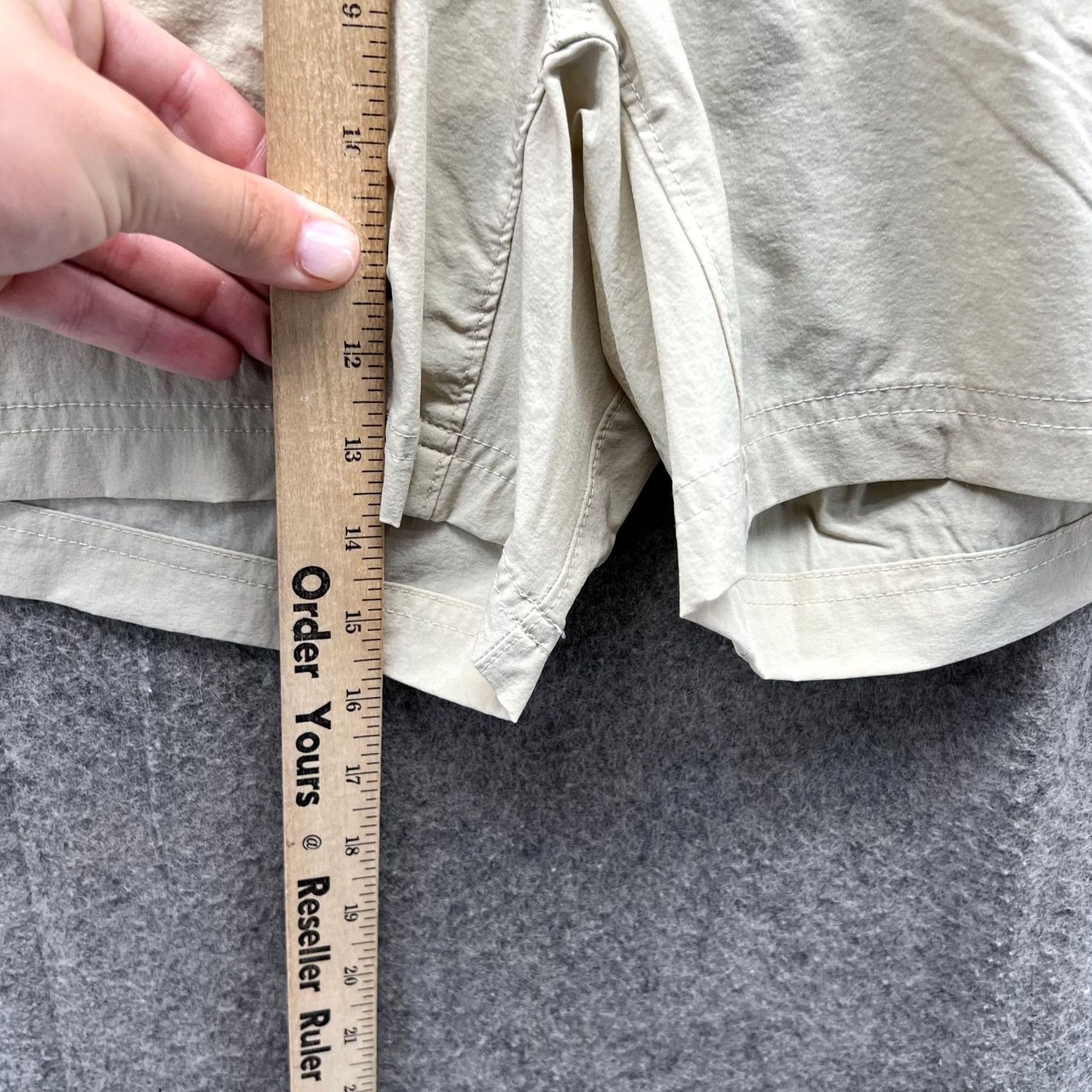 Vintage Columbia Shorts Womens 10 Khaki Chino Tan Beige Stretch Outdoors PFG Hiking Size 32" / US 10 / IT 46 - 4 Thumbnail