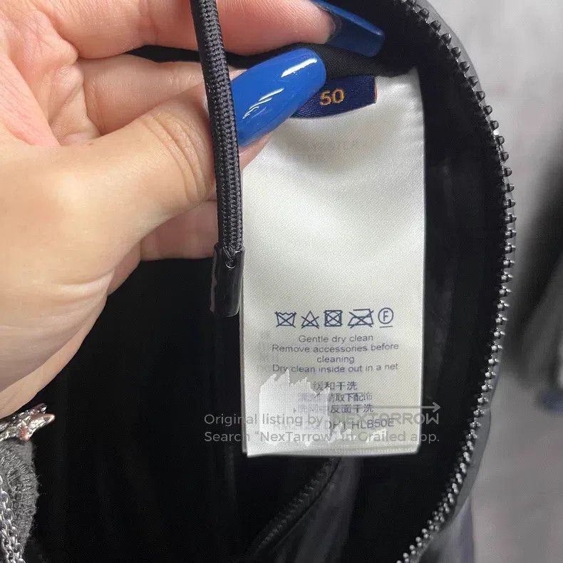 Louis Vuitton Louis Vuitton Black logo embossed graphic zipper solid hoo Size US M / EU 48-50 / 2 - 4 Thumbnail