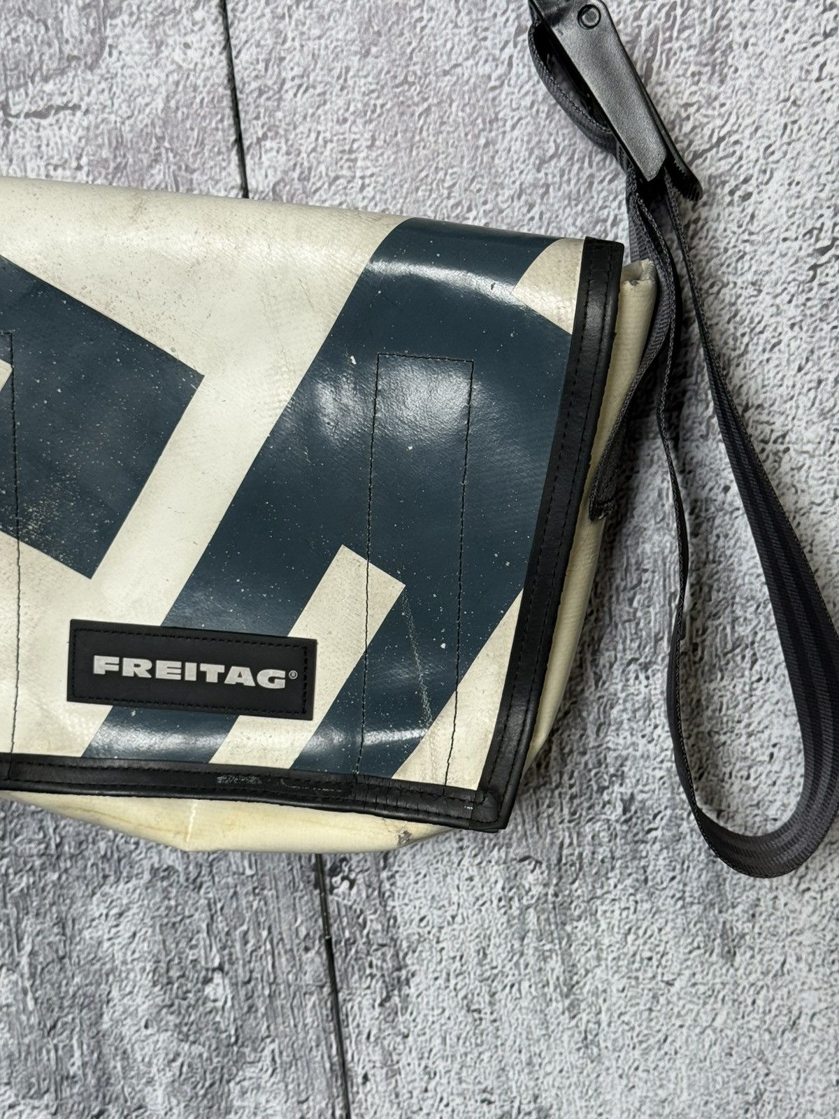 Freitag FREITAG G5.1 Messenger Bag Upcycled Truck Tarp Crossbody Size ONE SIZE - 4 Thumbnail