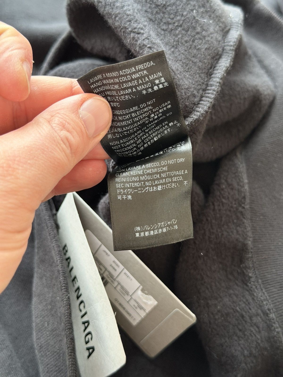 Balenciaga BALENCIAGA DEMNA OVERSIZED BLACK HOODIE Size US XS / EU 42 / 0 - 8 Thumbnail