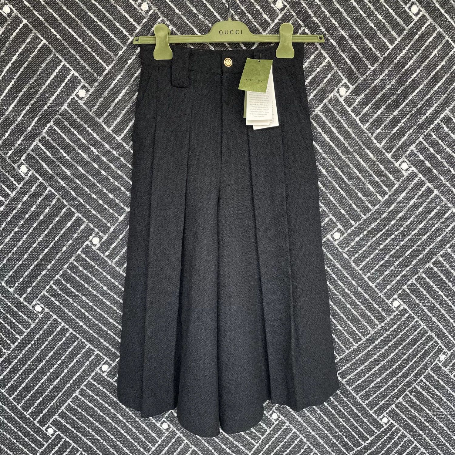 Gucci gucci black pleated casual trousers for women Size 36" / US 14 / IT 50 - 1 Thumbnail