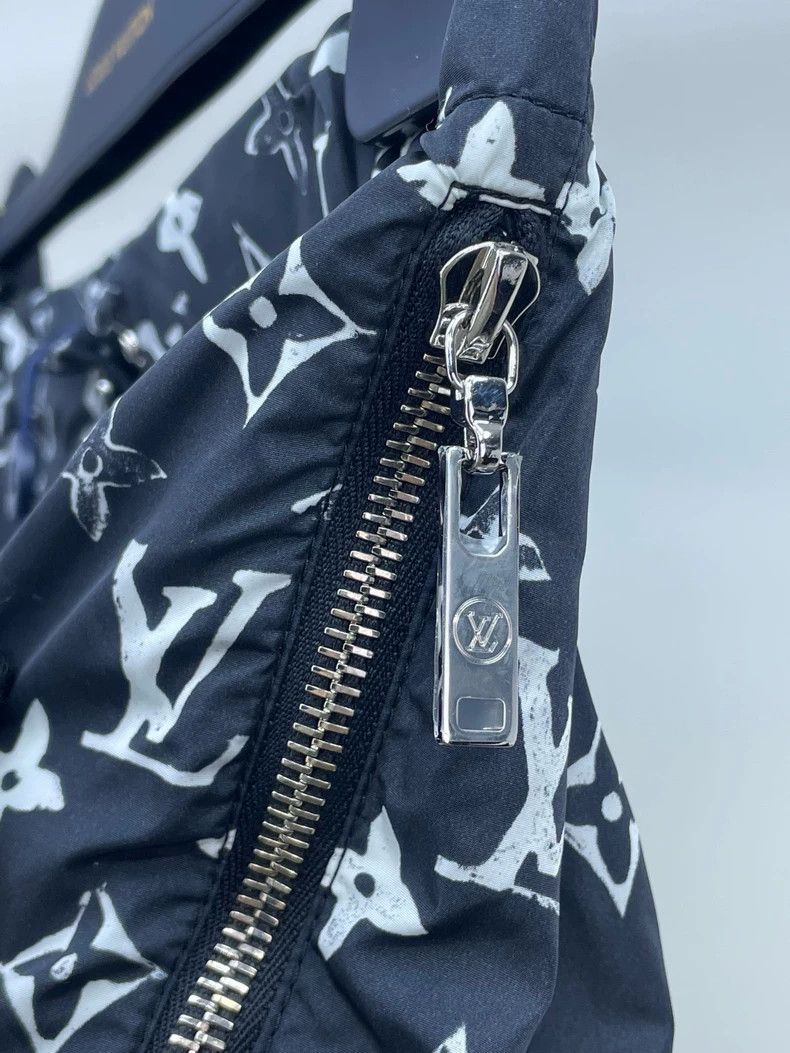 Louis Vuitton Louis Vuitton Black and white presbyopic shorts printed wit Size US 34 / EU 50 - 3 Thumbnail
