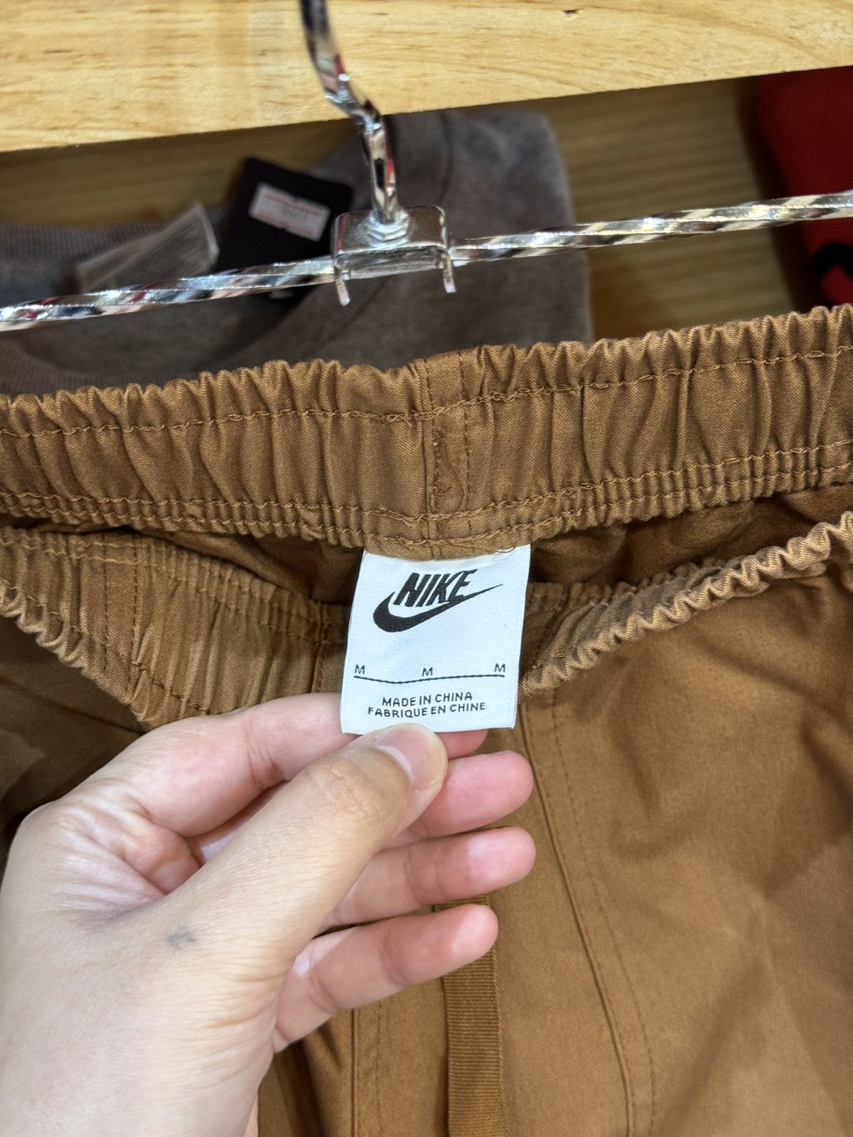 Nike Nike Loose Fit Taper Leg Regular Length Pants Size US 30 / EU 46 - 8 Thumbnail