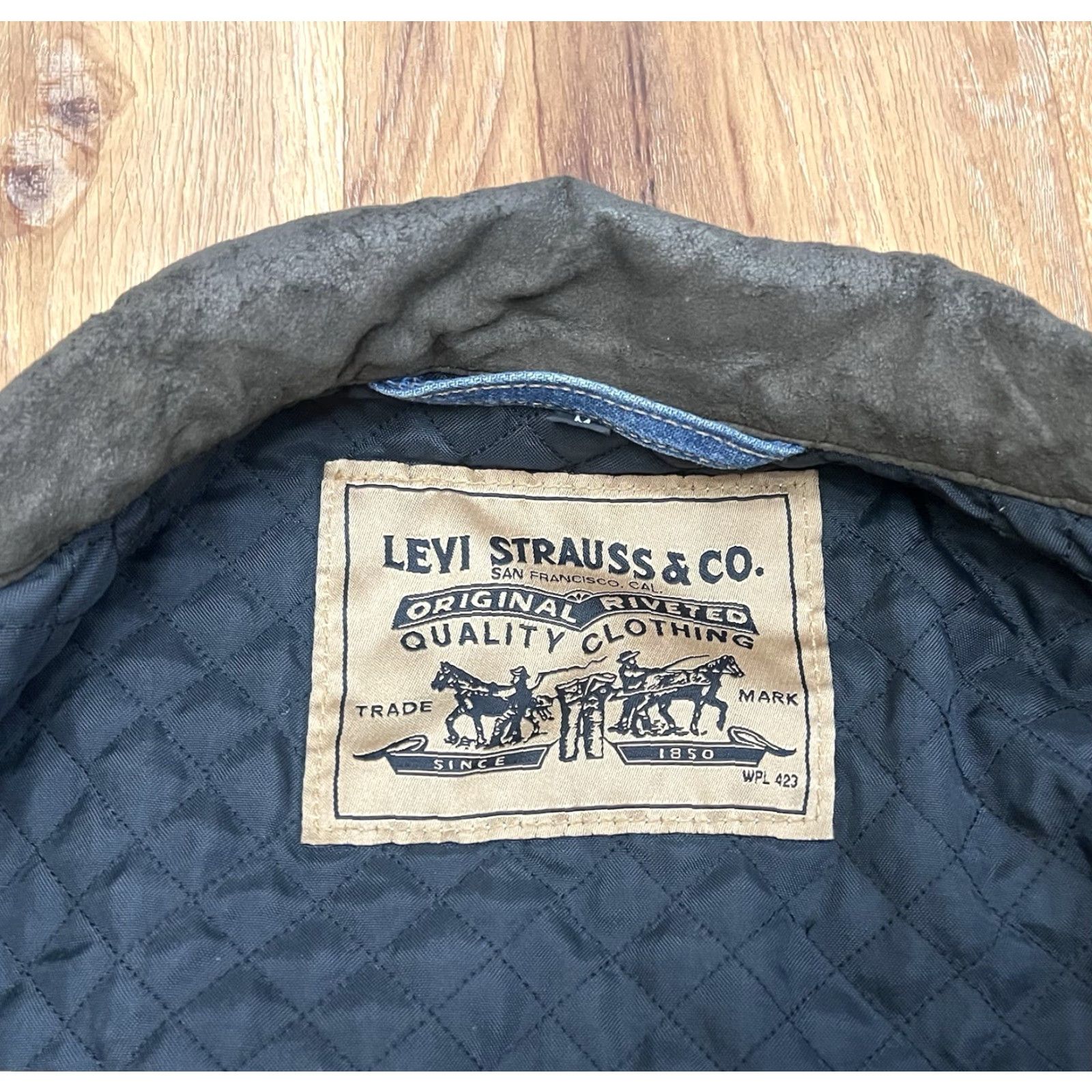 Levi's VINTAGE Levi's Denim Chore Barn Jacket Black Tab M Canada Men Jacket Blue Denim 27” 27.5” 23.5” 27" Size US M / EU 48-50 / 2 - 3 Thumbnail