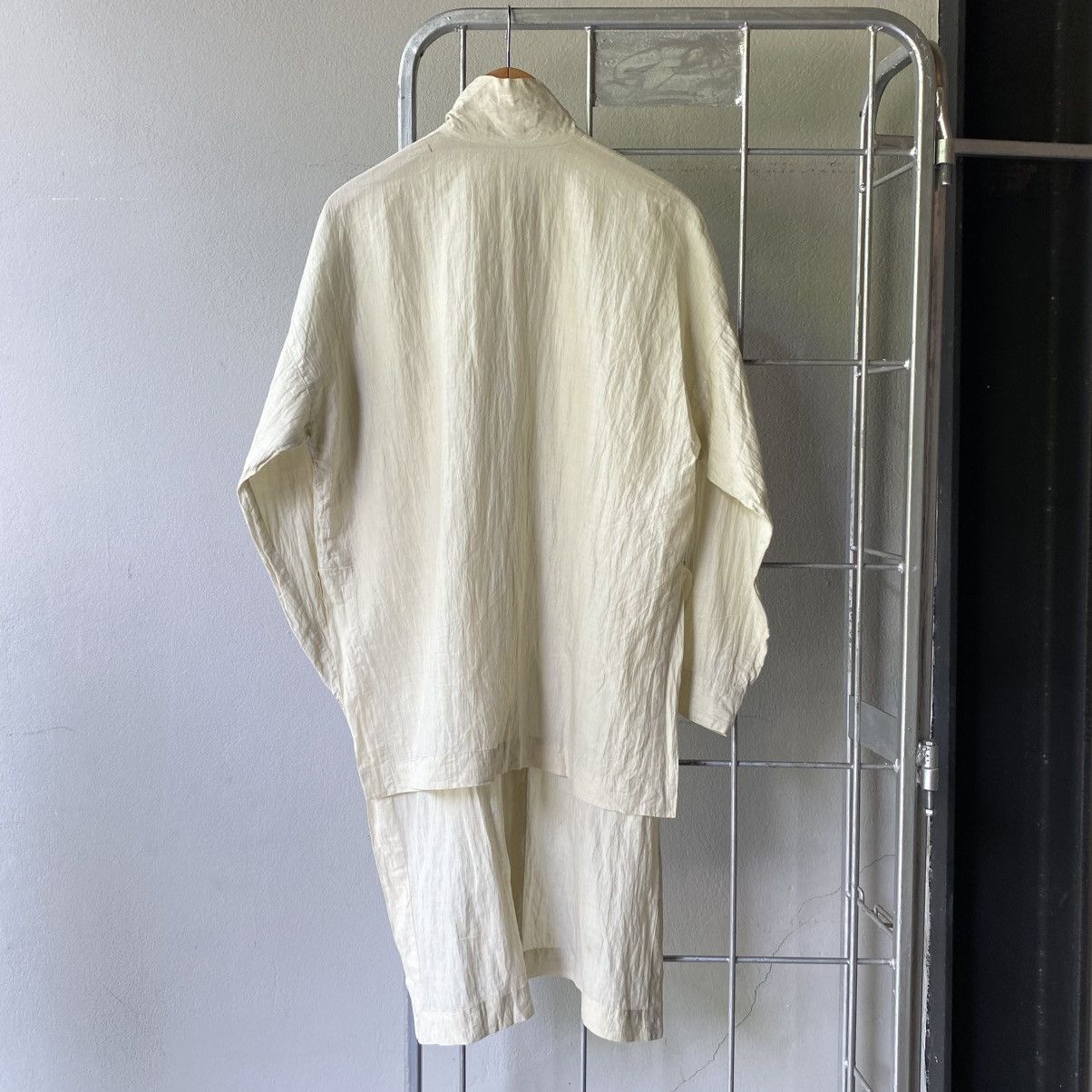 Issey Miyake ISSEY MIYAKE Permanent Ivory Long Front Shirt Size M / US 6-8 / IT 42-44 - 2 Thumbnail