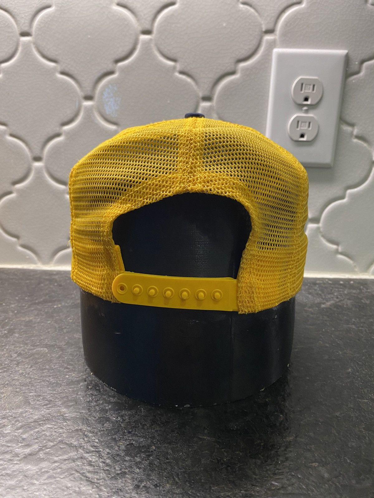 Vintage 80s WWF old logo trucker hat