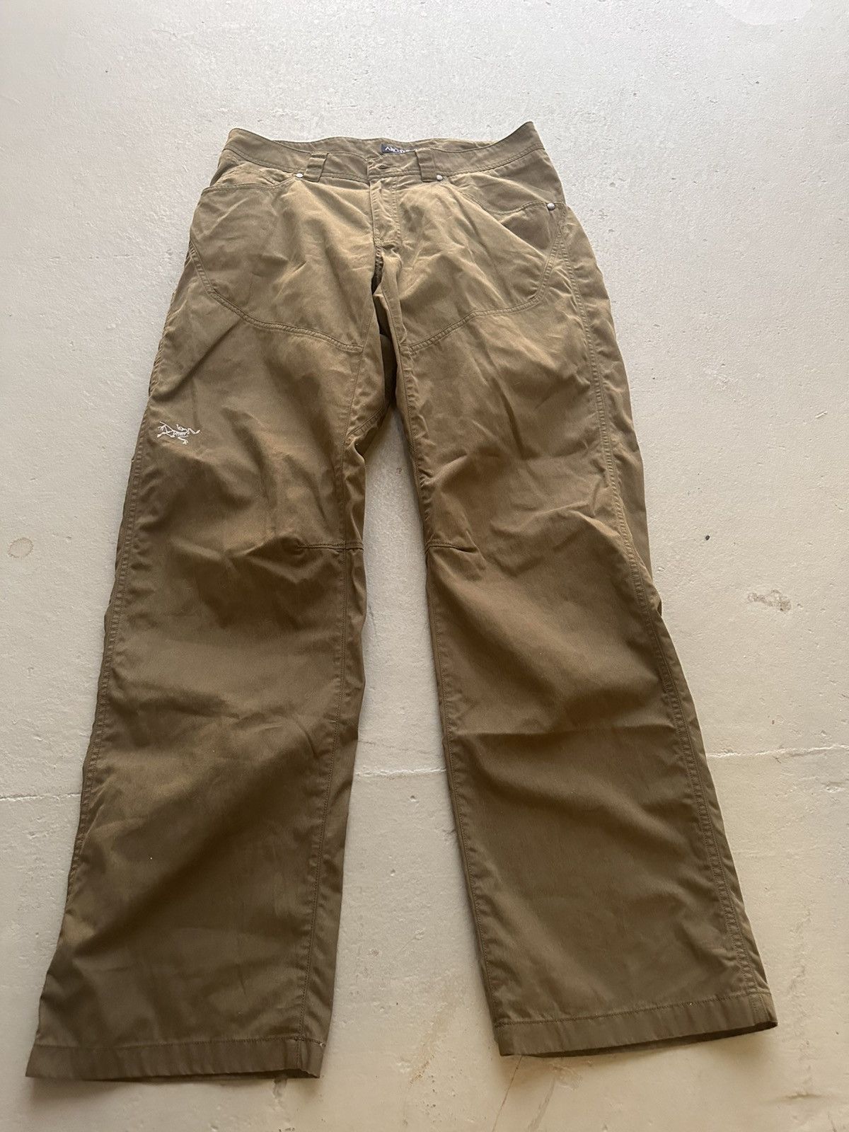 Vintage Arcteryx Nylon Khaki Green Outdoor Trousers Size 32