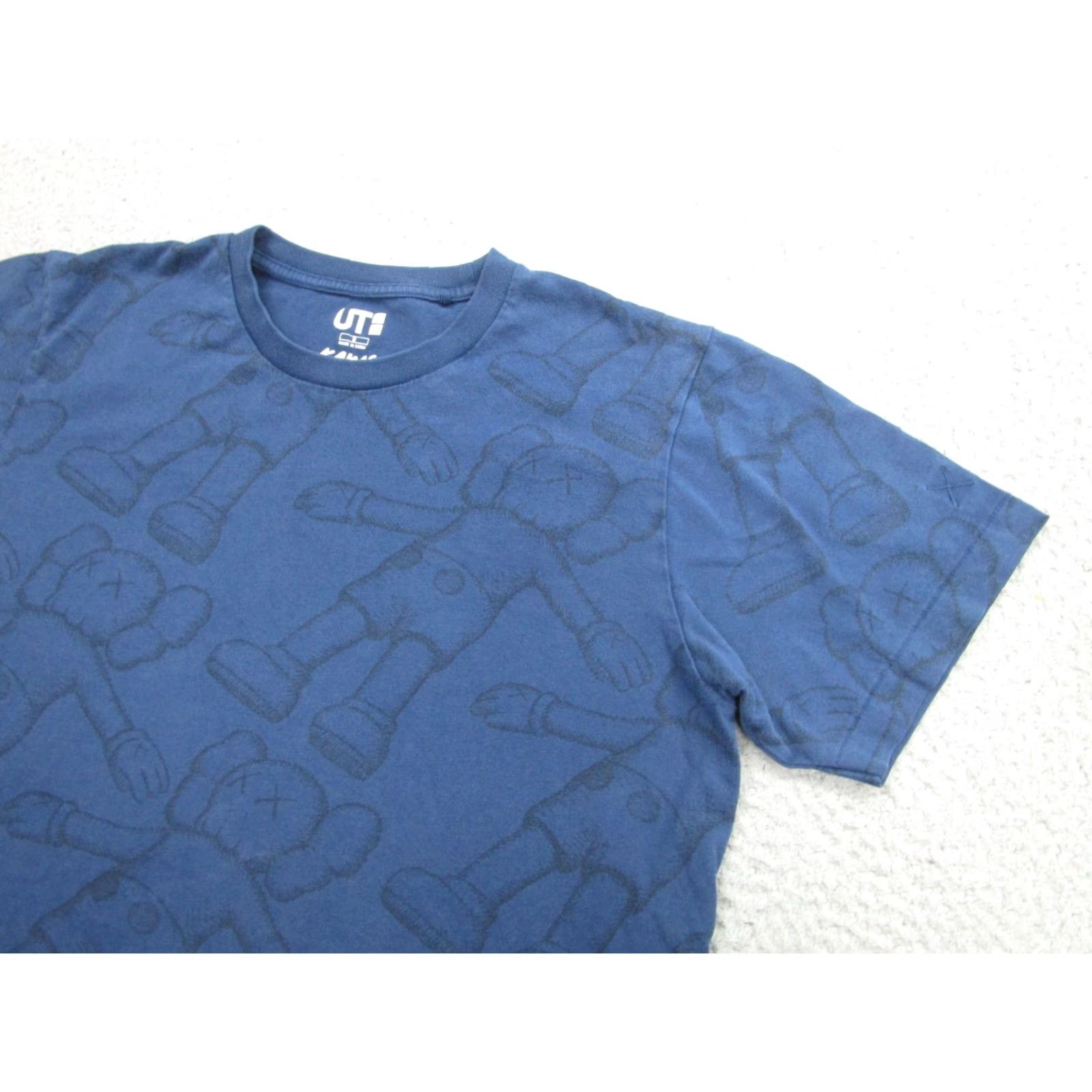 Uniqlo VINTAGE Uniqlo Kaws All Over Holiday Print T-Shirt Mens Small Companion Tee Streetwear Size US S / EU 44-46 / 1 - 2 Thumbnail