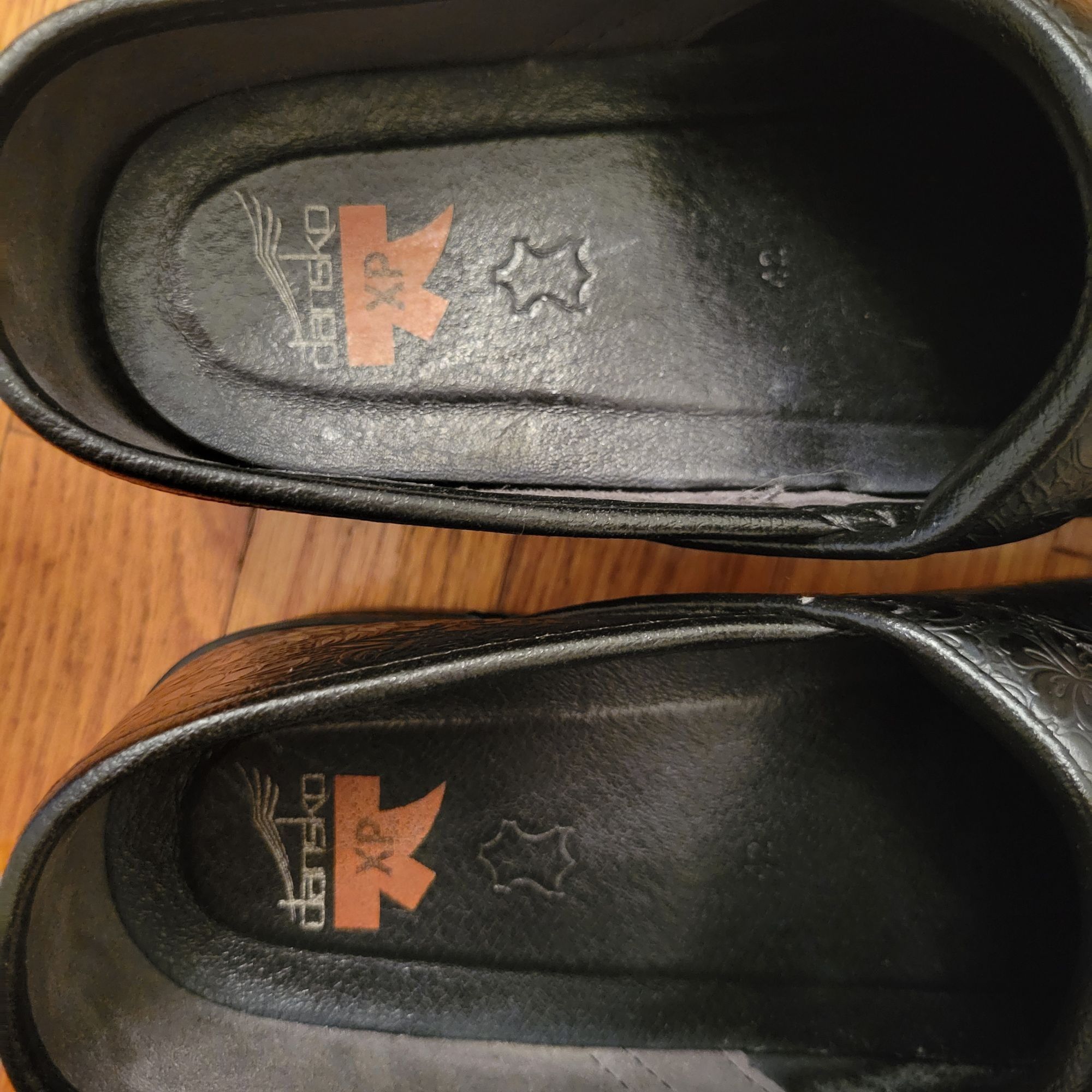 Dansko Dansko XP 42 Black Professional Tooled Floral Leather Clogs Size US 12 / IT 42 - 8 Thumbnail