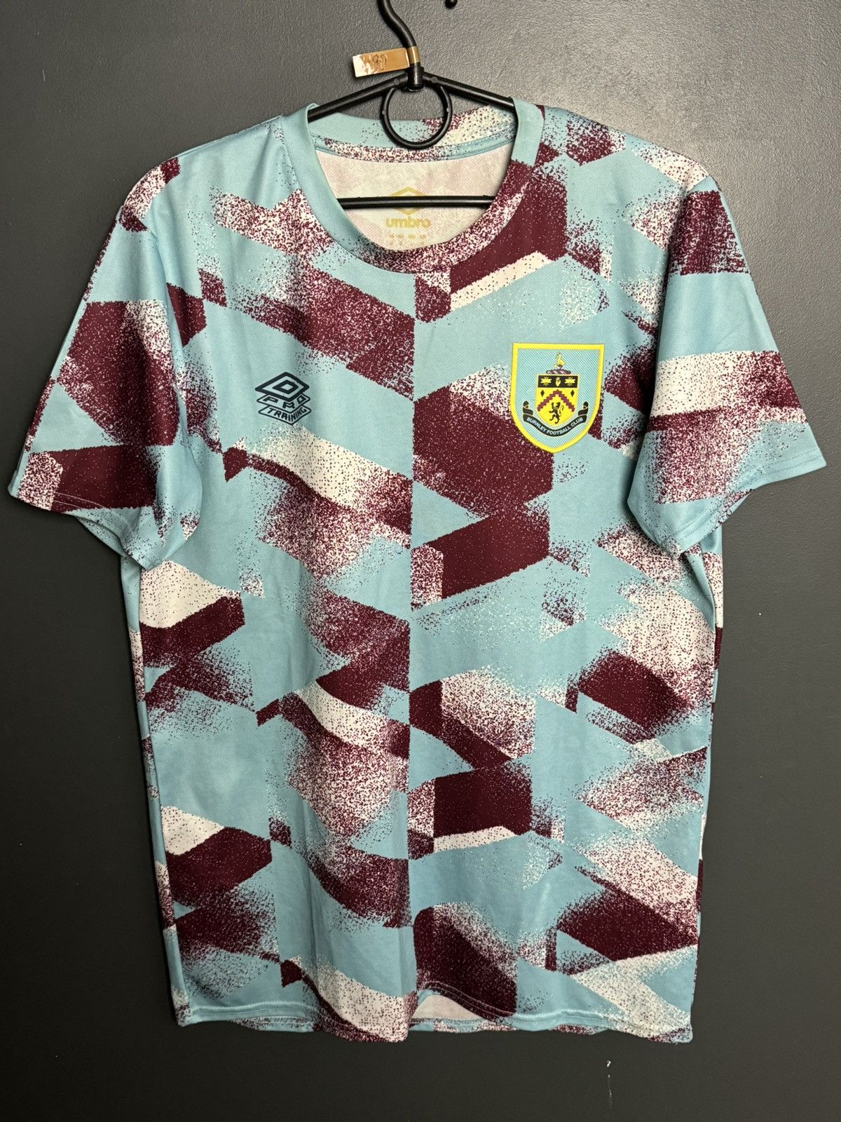 Umbro Burnley Training Football Jersey Size US M / EU 48-50 / 2 - 1 Thumbnail