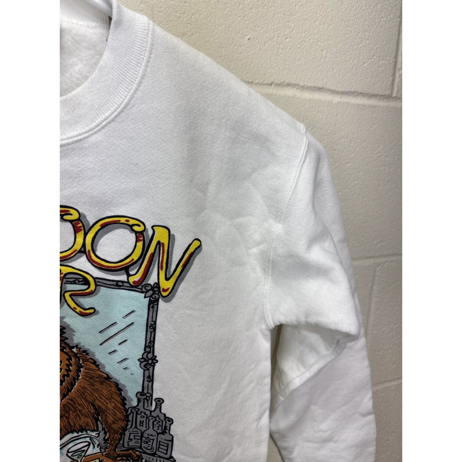 Lee VINTAGE Lee Heavyweight Sweatshirt Unisex Adults Medium White 90s Graphic Baboon Bar Italy Pullover Size US M / EU 48-50 / 2 - 7 Thumbnail