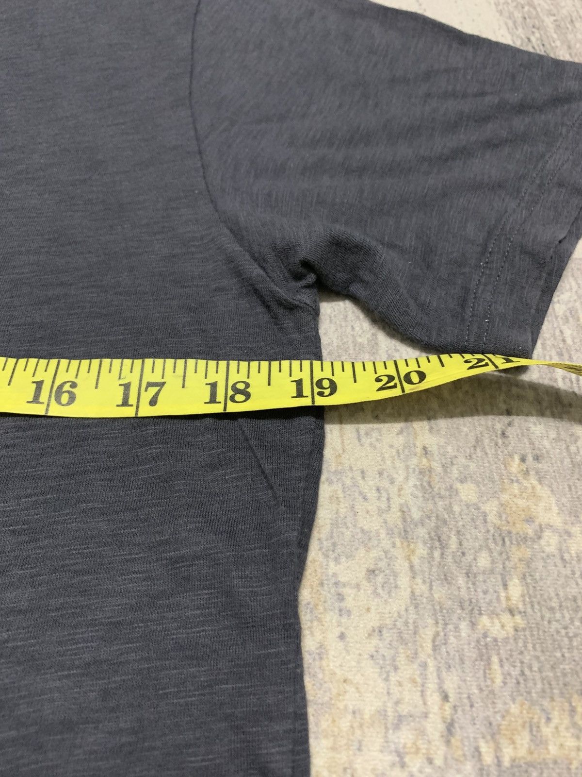 Undercover × Uniqlo UNIQLO x UNDERCOVER UU Big Logo T-Shirt Jun Takahashi Size US M / EU 48-50 / 2 - 7 Thumbnail