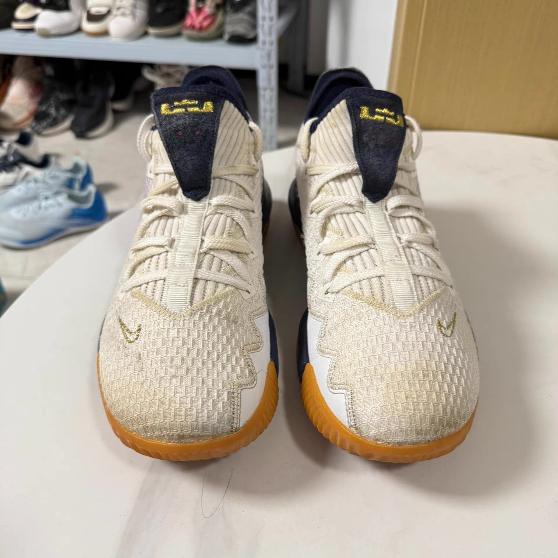 Nike Nike Zoom LeBron 16, cushioning and responsive Q10 Size US 10 / EU 43 - 2 Thumbnail