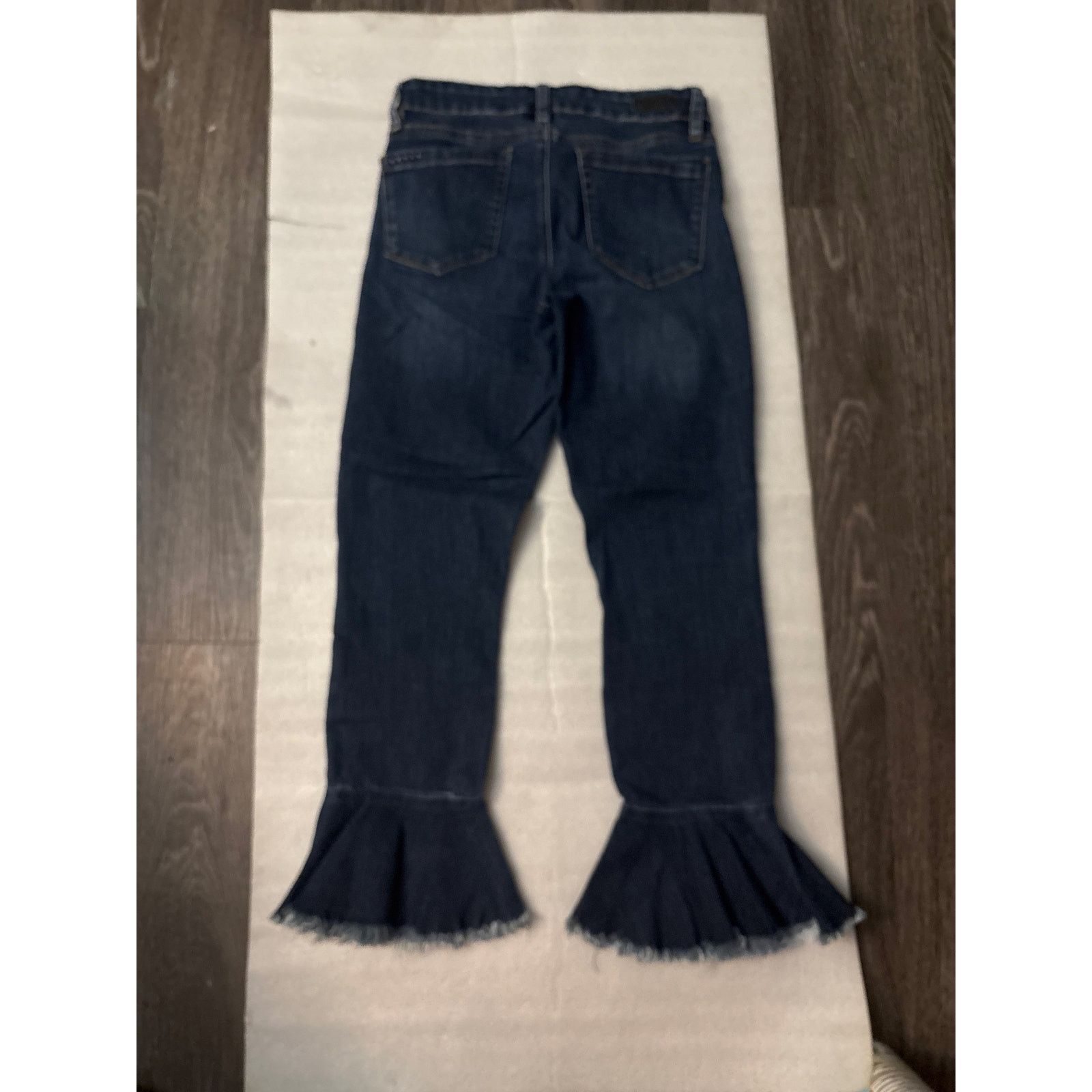 BLANKNYC Blank NYC Fancy That Raw Hem Ruffle Crop Ankle Jean 27 Size 27" / US 4 / IT 40 - 4 Thumbnail