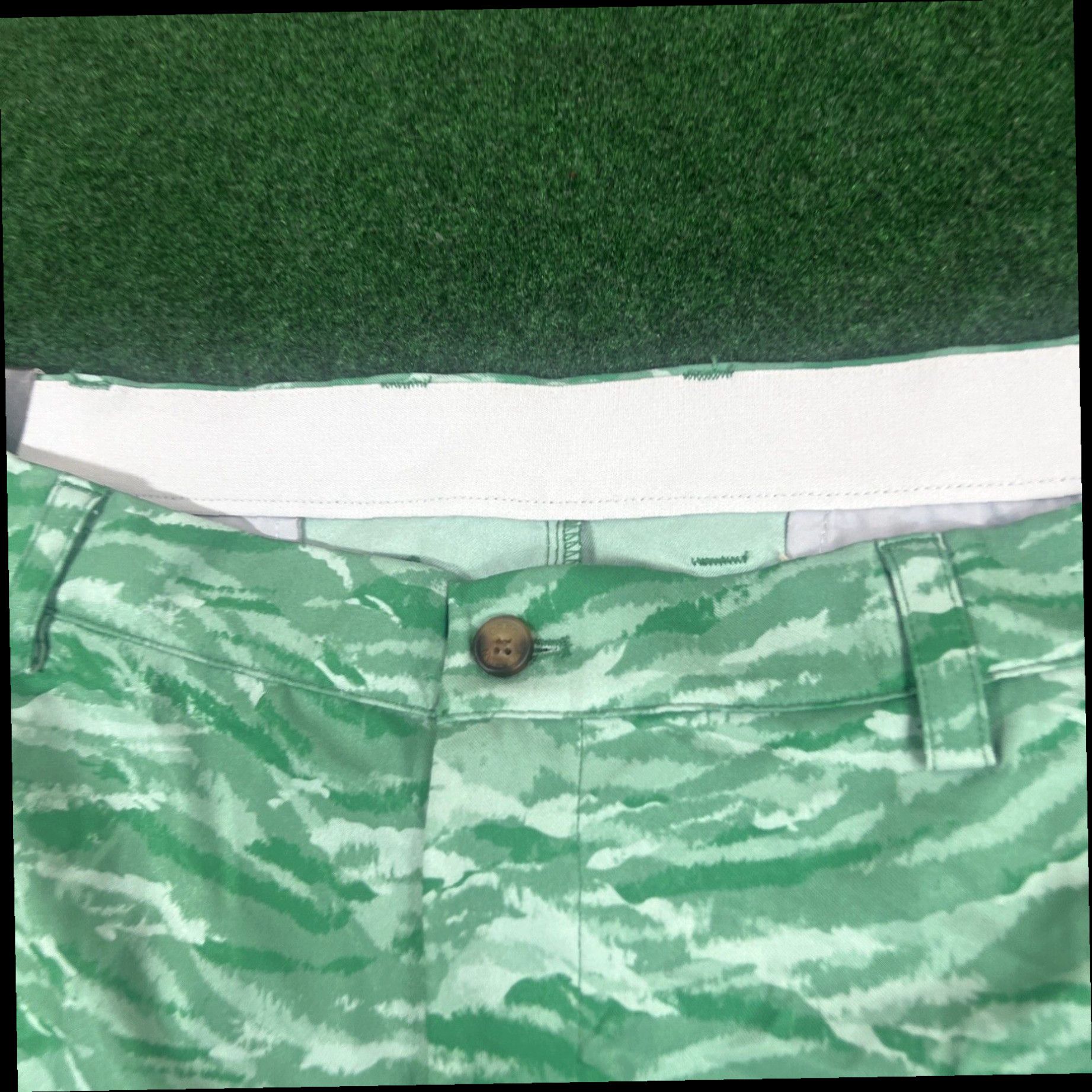 Vintage Greg Norman Shorts Mens 40 Green Camo Golf Chino Microlux Stretch NWT Size US 40 / EU 56 - 4 Thumbnail