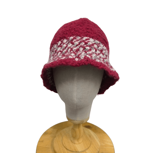 🌟Ferruccio vecchi stripes made in italy daisy knit hat
