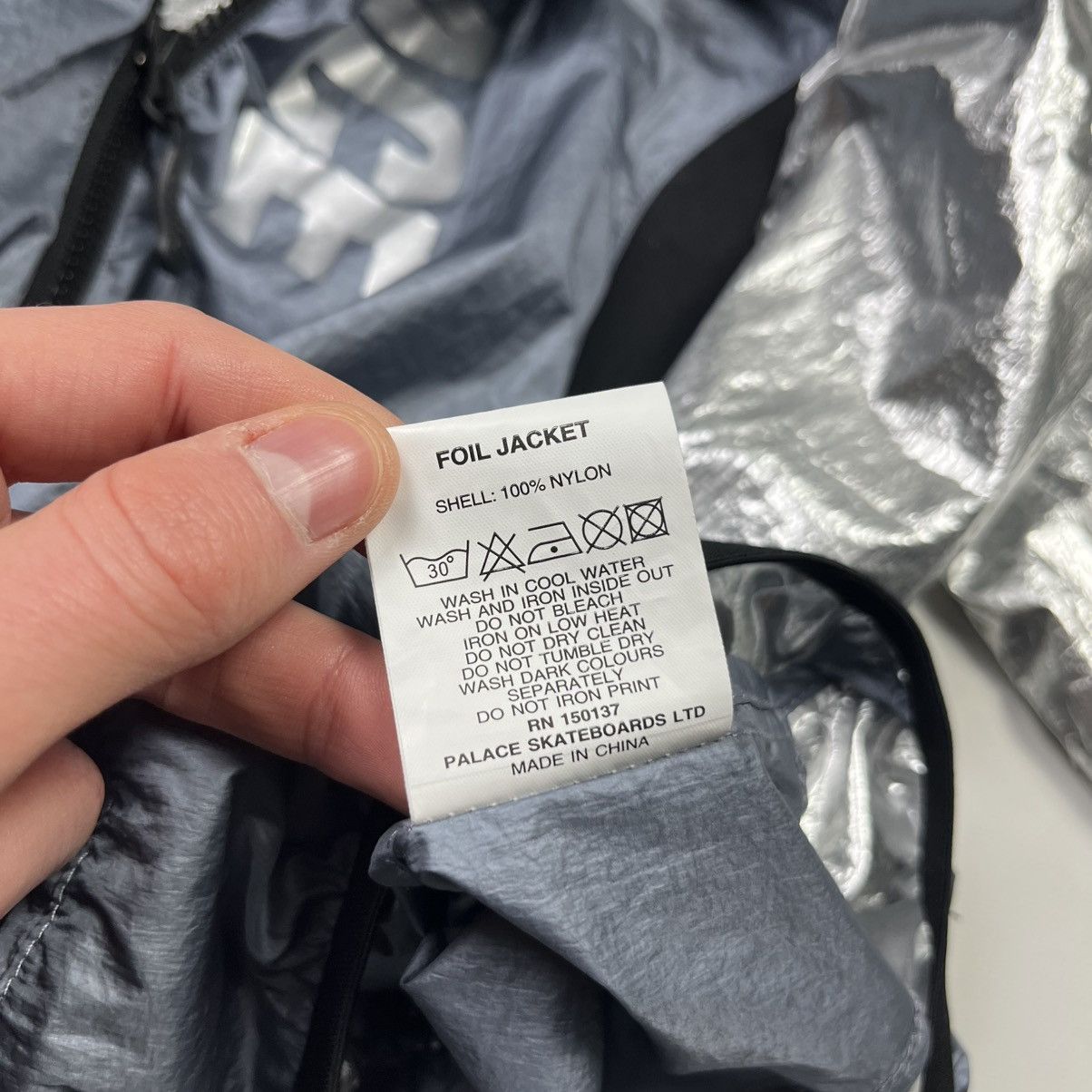 Palace 2019 Palace Skateboards Foil Jacket Nylon Light Streetwear Size US M / EU 48-50 / 2 - 11 Thumbnail