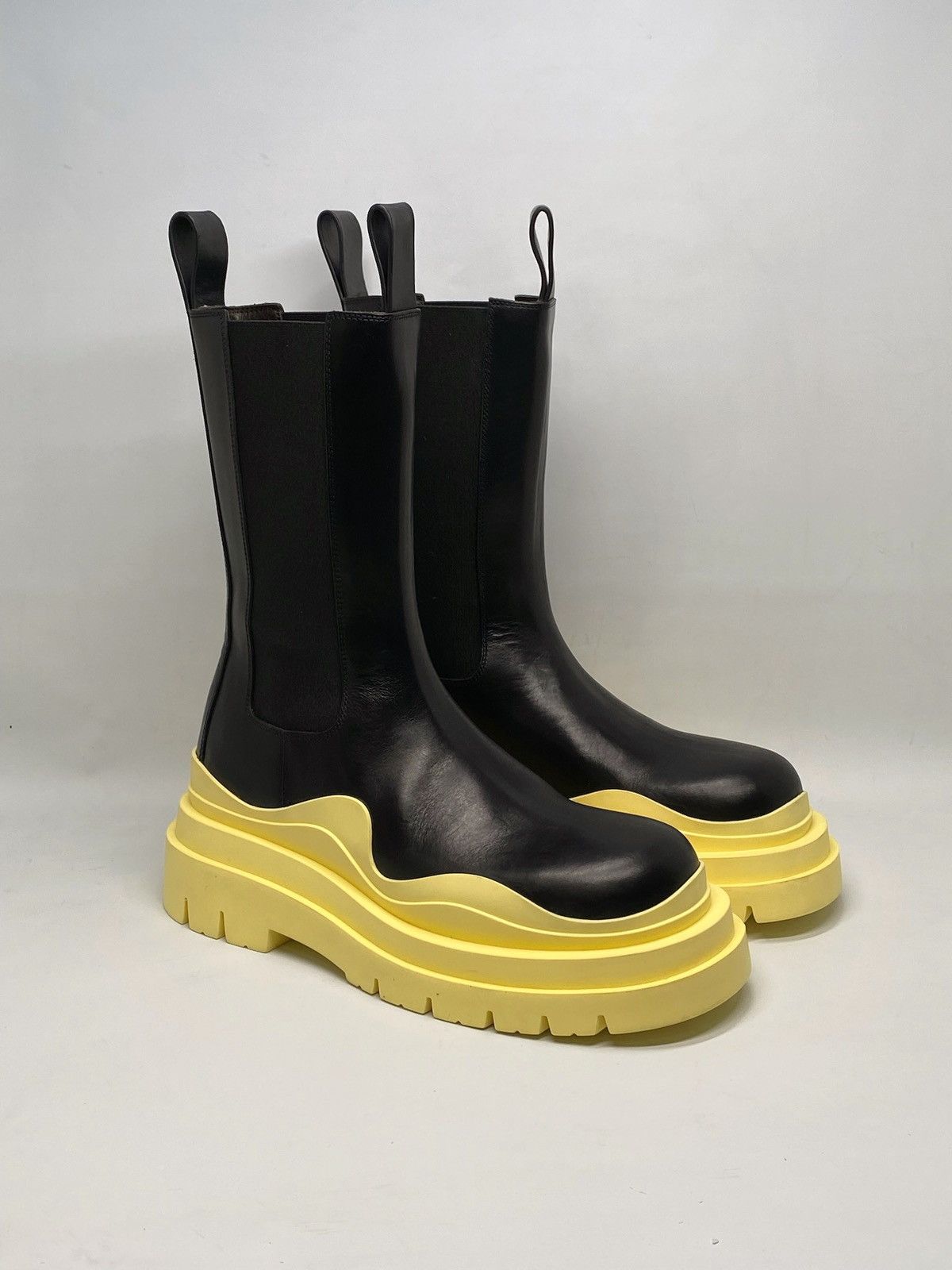 Bottega Veneta Bottega Veneta Leather Tire Chelsea Boots size 37 Size US 7 / IT 37 - 2 Thumbnail