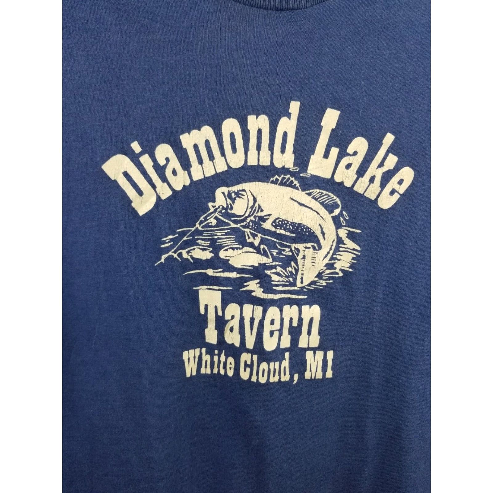 Vintage VINTAGE T-SHIRT BLUE 80's DIAMOND LAKE TAVERN PAPER THIN 50/50 SZ MEDIUM MEN Short Sleeve Round Neck USA Pattern Solid Cotton Jersey 50/50 80s Size US M / EU 48-50 / 2 - 2 Thumbnail